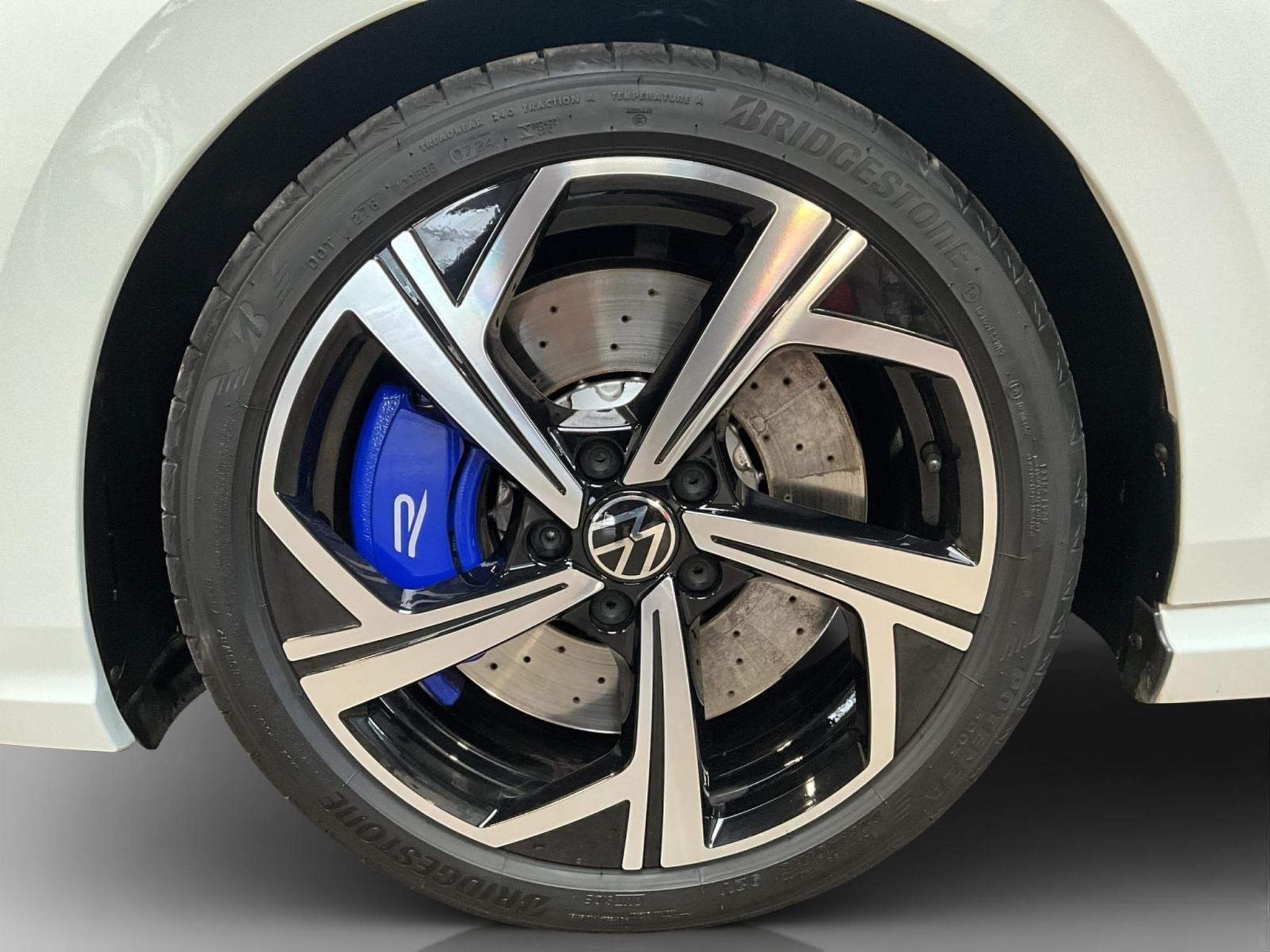 VW Golf R+DSG+4Motion+LED+NAVI+Keyless+DAB (2024) - Photo 8