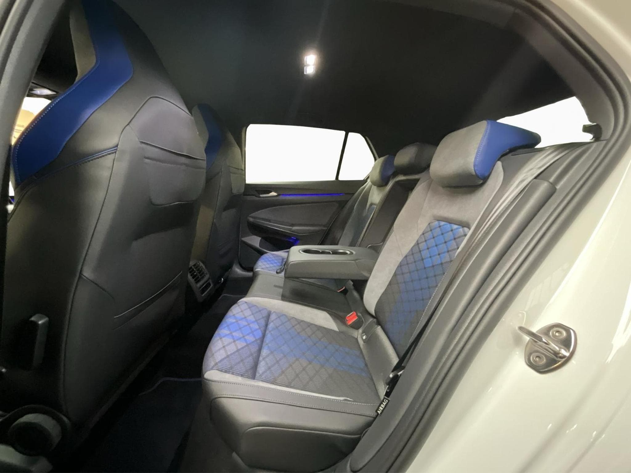 VW Golf R+DSG+4Motion+LED+NAVI+Keyless+DAB (2024) - Photo 15