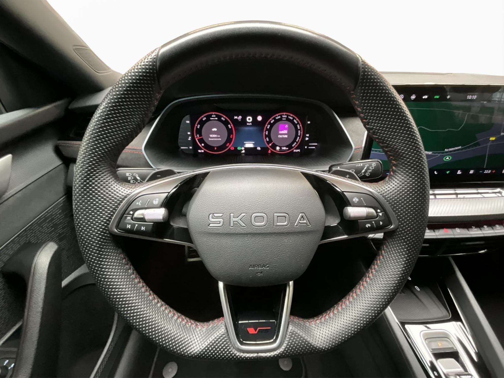 Skoda Octavia RS+DSG+DCC+Design-SUEDIA+LM18+P.Simply-Clever (2025) - Photo 10