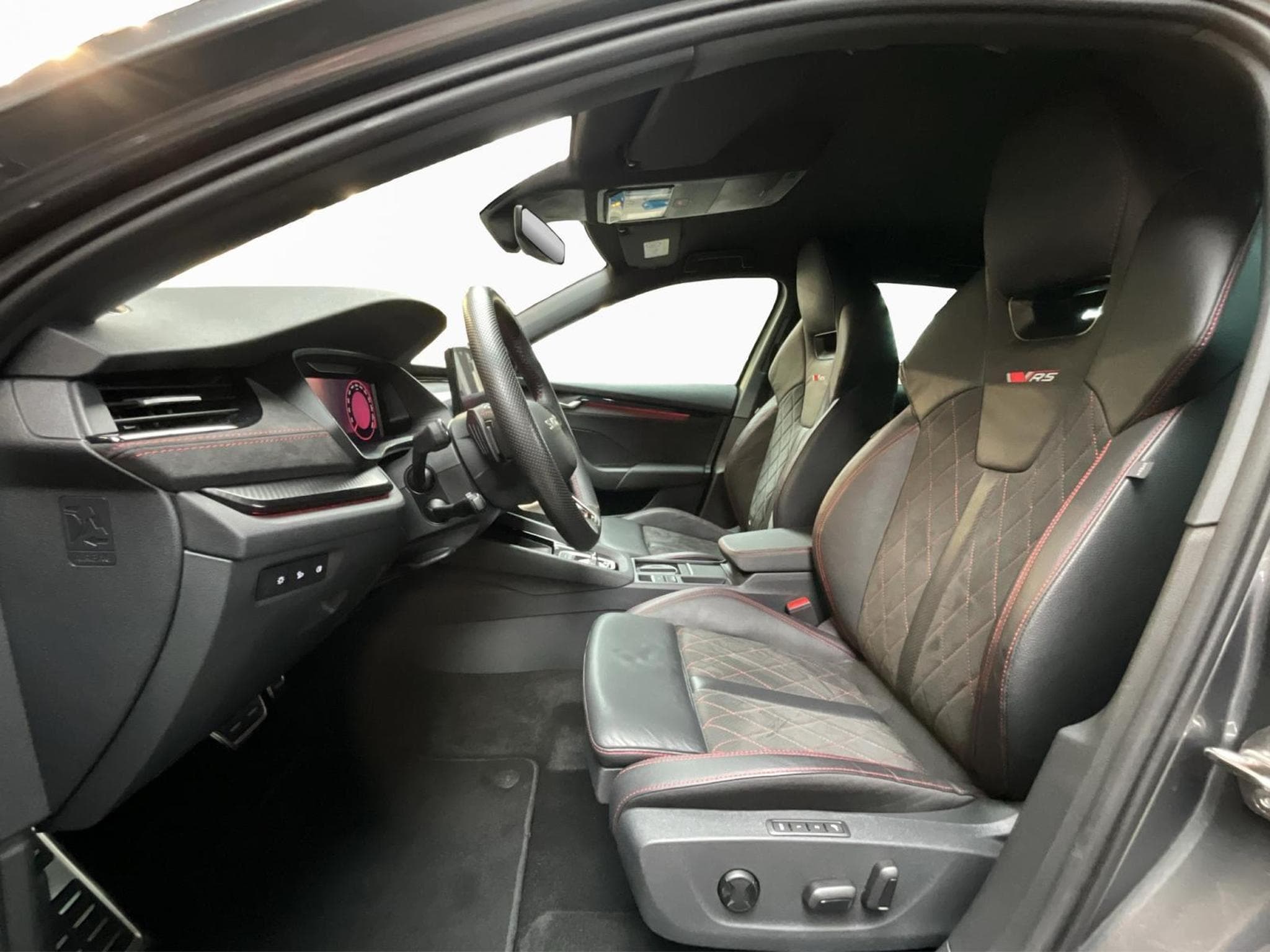 Skoda Octavia RS+DSG+DCC+Design-SUEDIA+LM18+P.Simply-Clever (2025) - Photo 9