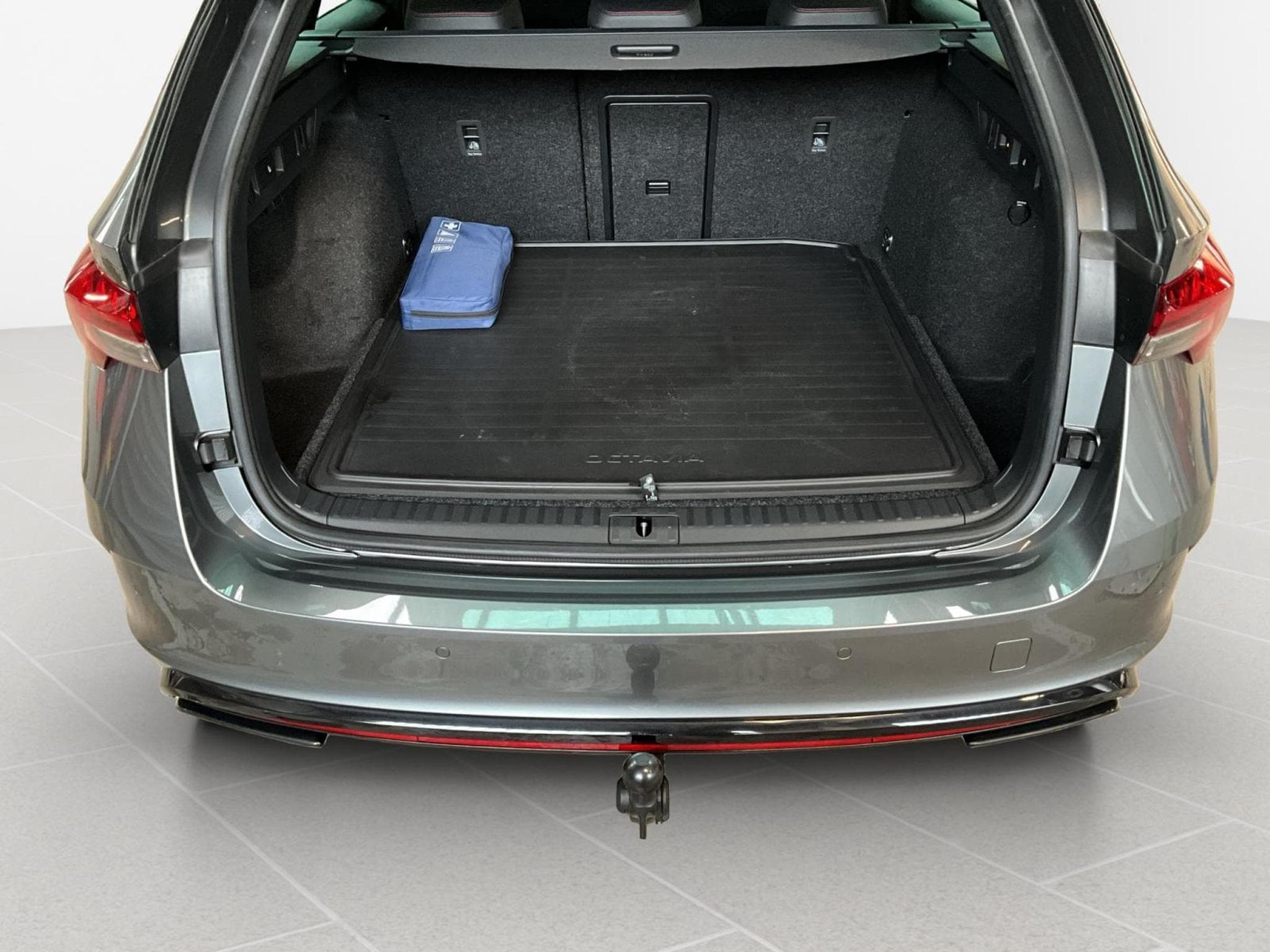 Skoda Octavia RS+DSG+DCC+Design-SUEDIA+LM18+P.Simply-Clever (2025) - Photo 16