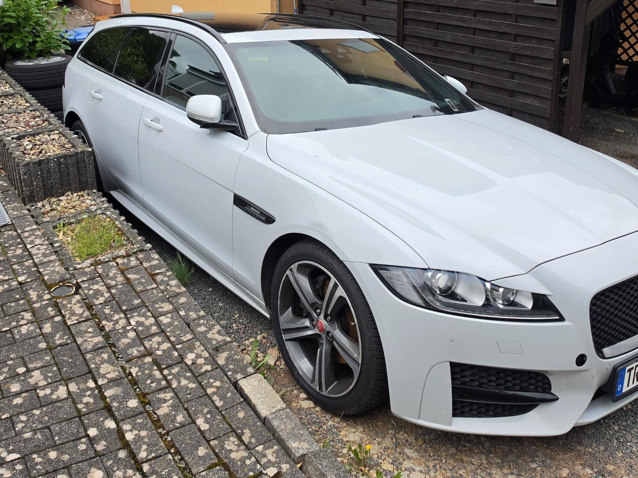 Jaguar XFR-S R-Sport (2018) - Photo 1