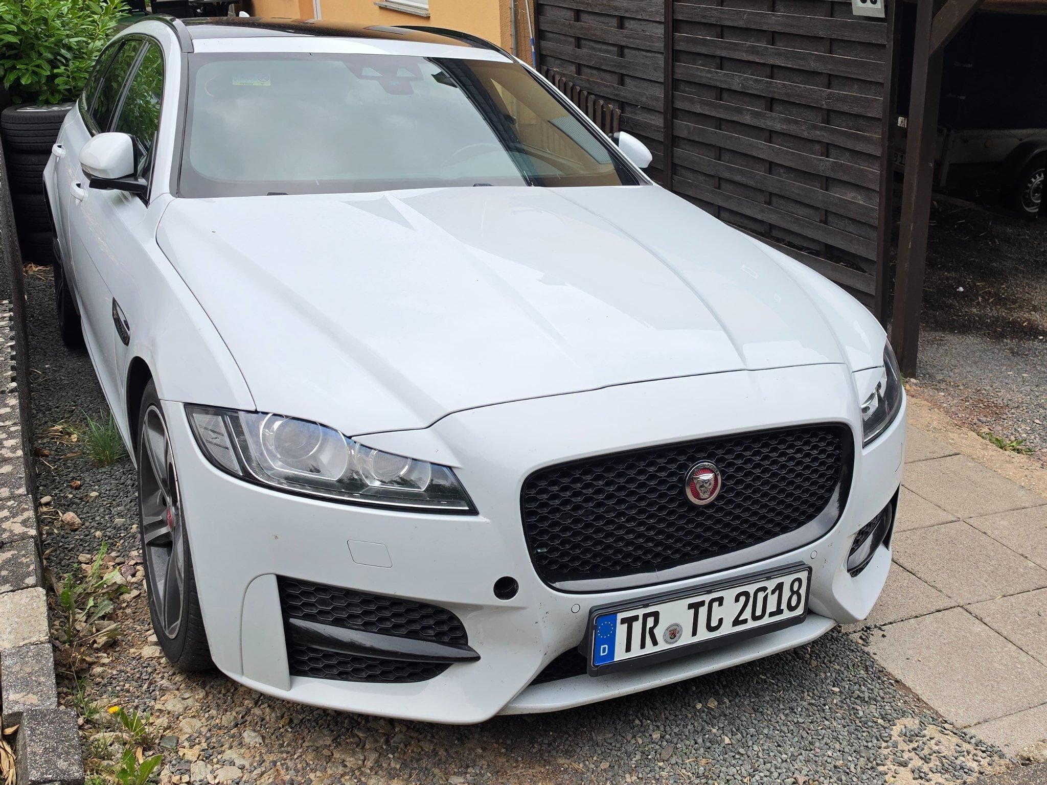 Jaguar XFR-S R-Sport (2018) - Photo 2