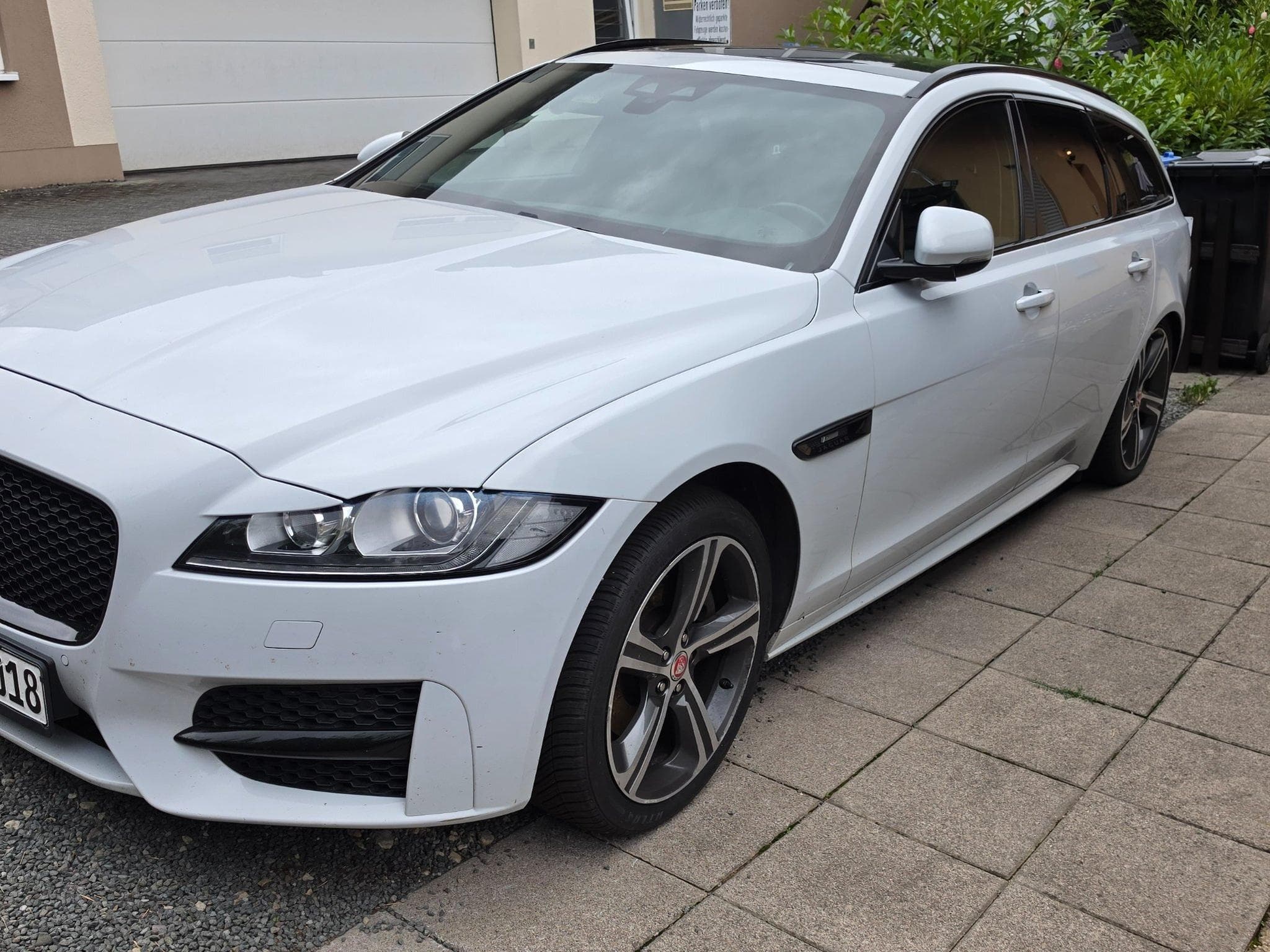 Jaguar XFR-S R-Sport (2018) - Photo 3