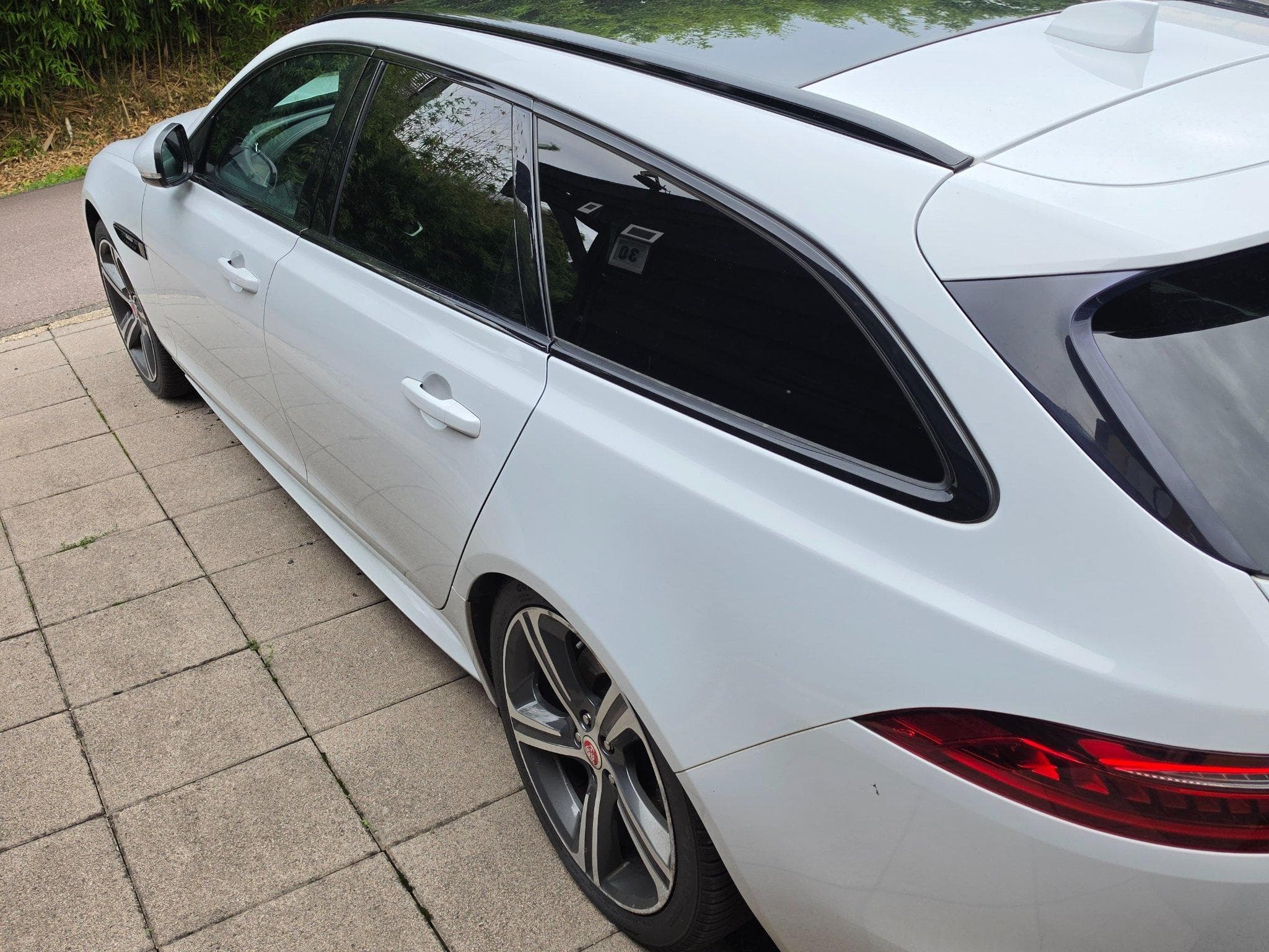 Jaguar XFR-S R-Sport (2018) - Photo 4