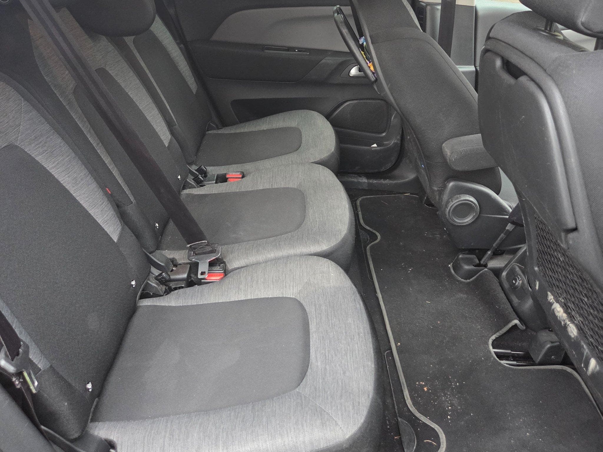Citroën C4 Picasso 1.6 BlueHDI 115ch Business Plus (2016) - Photo 2