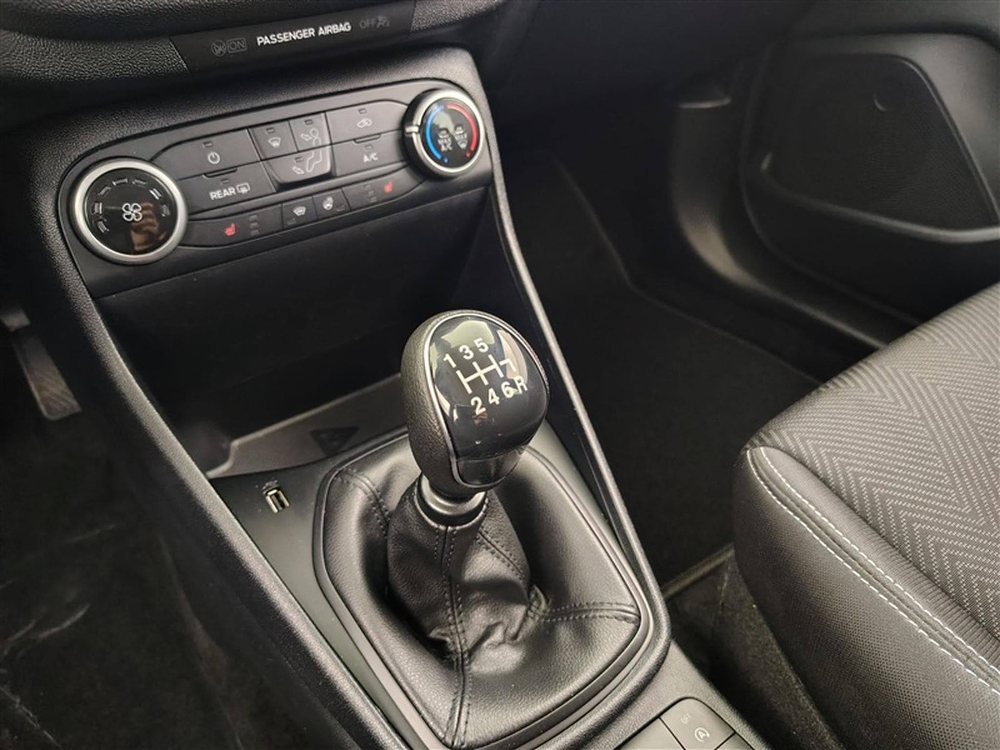 Ford Fiesta 1.0 EcoBoost Connected CARPLAY/LED/PDC (2024) - Photo 12