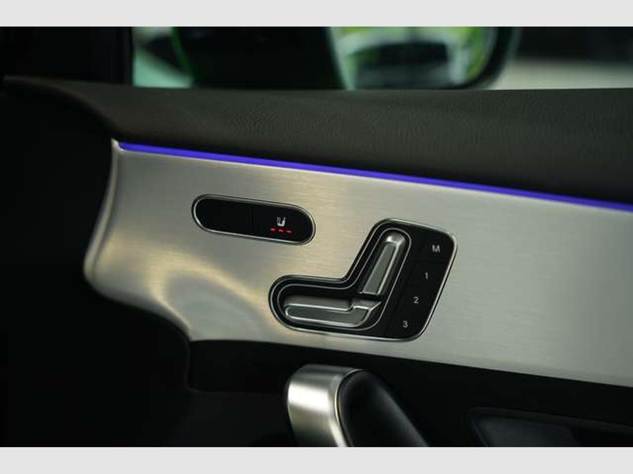 Mercedes A 35 AMG 4M 2H *BURM*Night-II*Pano*HUD*Multibeam (2024) - Foto 20