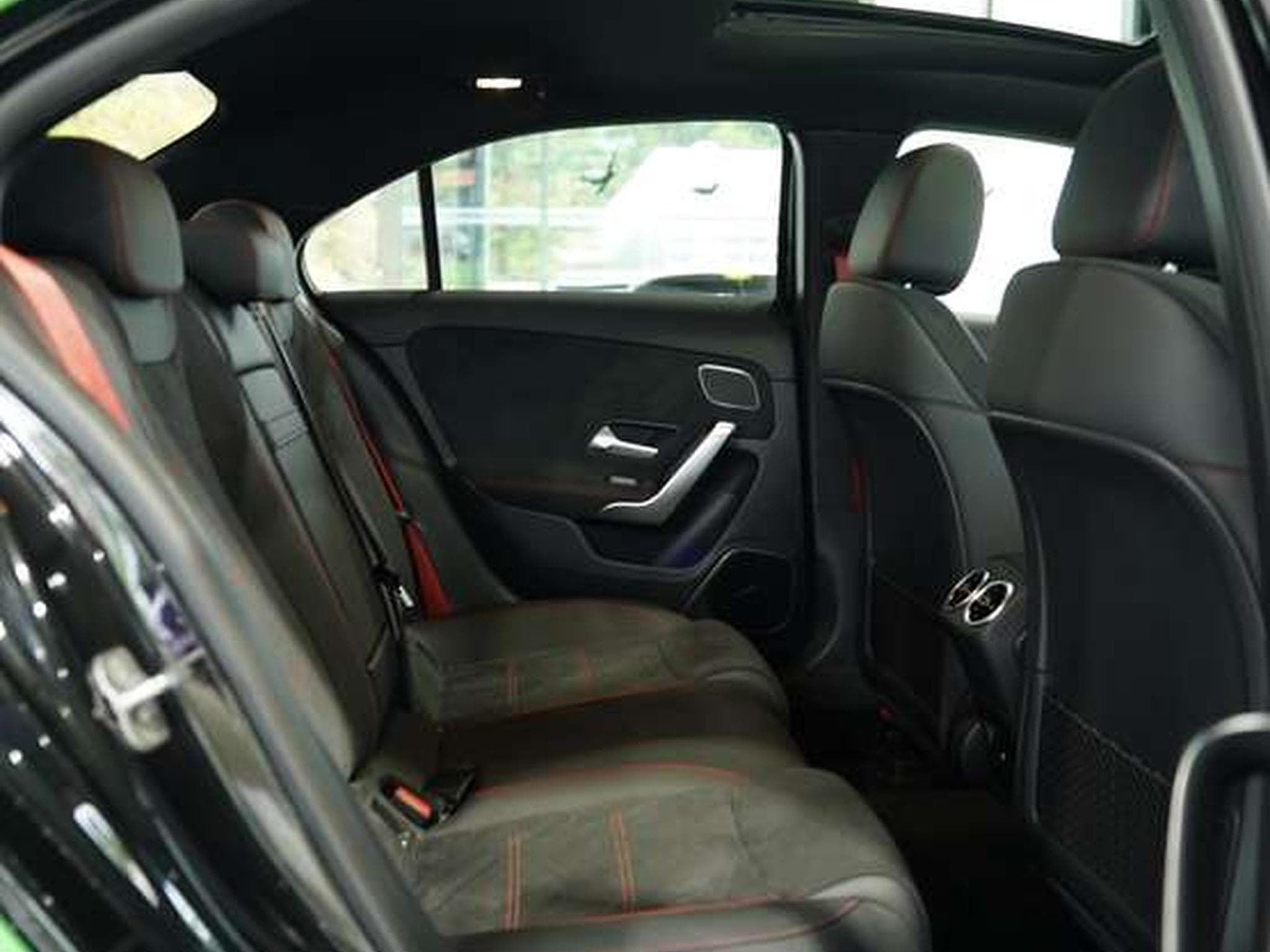 Mercedes A 35 AMG 4M 2H *BURM*Night-II*Pano*HUD*Multibeam (2024) - Foto 22