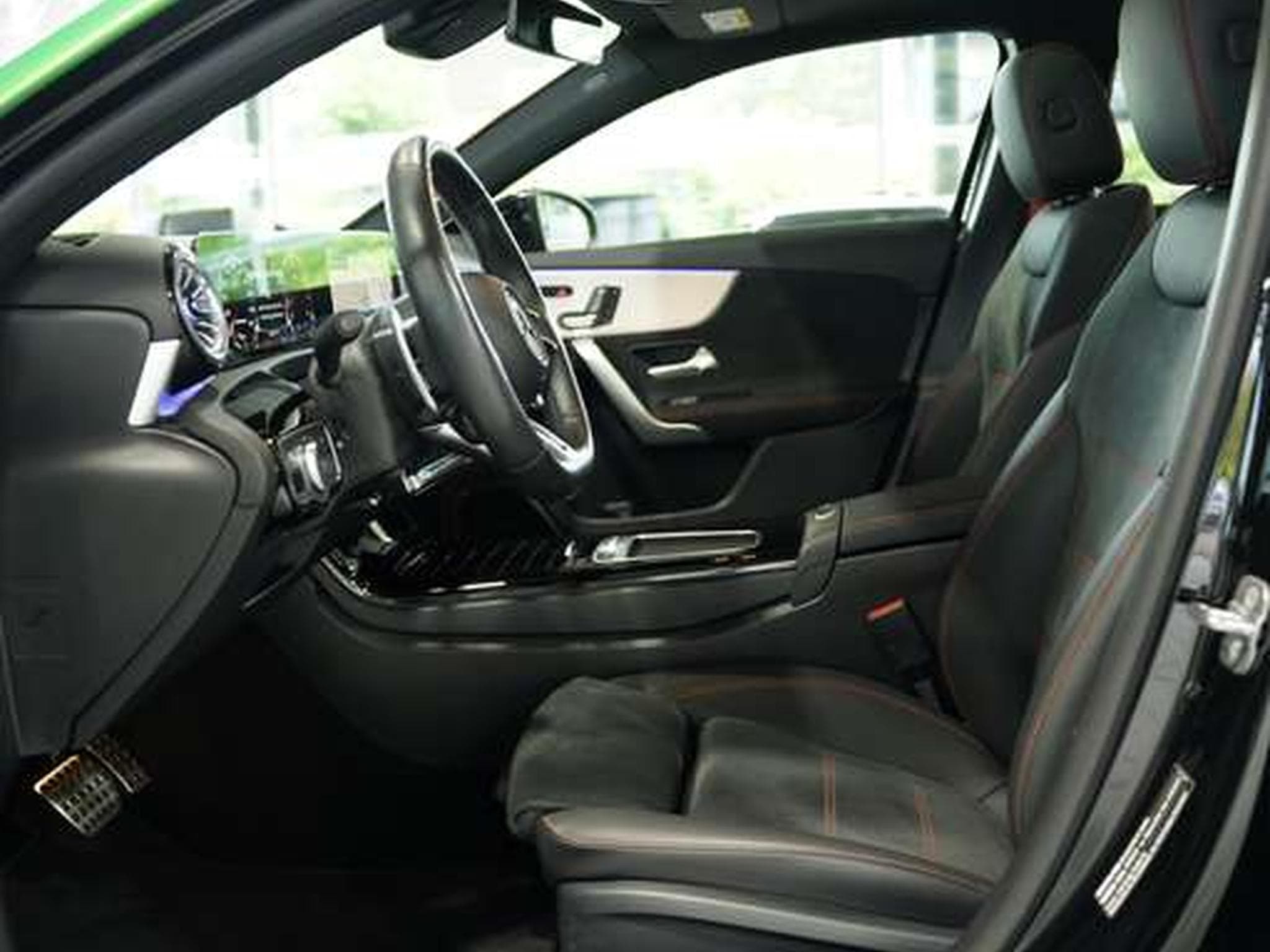 Mercedes A 35 AMG 4M 2H *BURM*Night-II*Pano*HUD*Multibeam (2024) - Foto 25