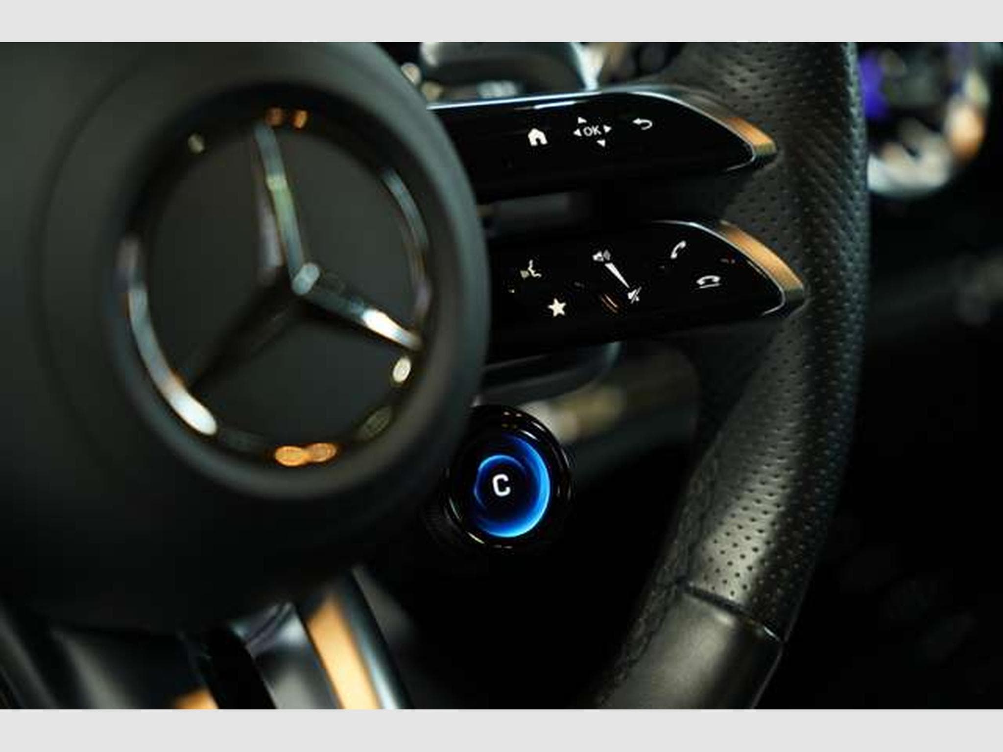 Mercedes A 35 AMG 4M 2H *BURM*Night-II*Pano*HUD*Multibeam (2024) - Foto 29