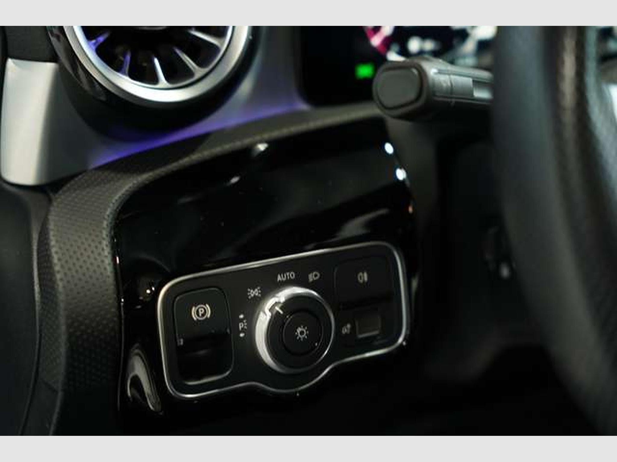 Mercedes A 35 AMG 4M 2H *BURM*Night-II*Pano*HUD*Multibeam (2024) - Foto 30