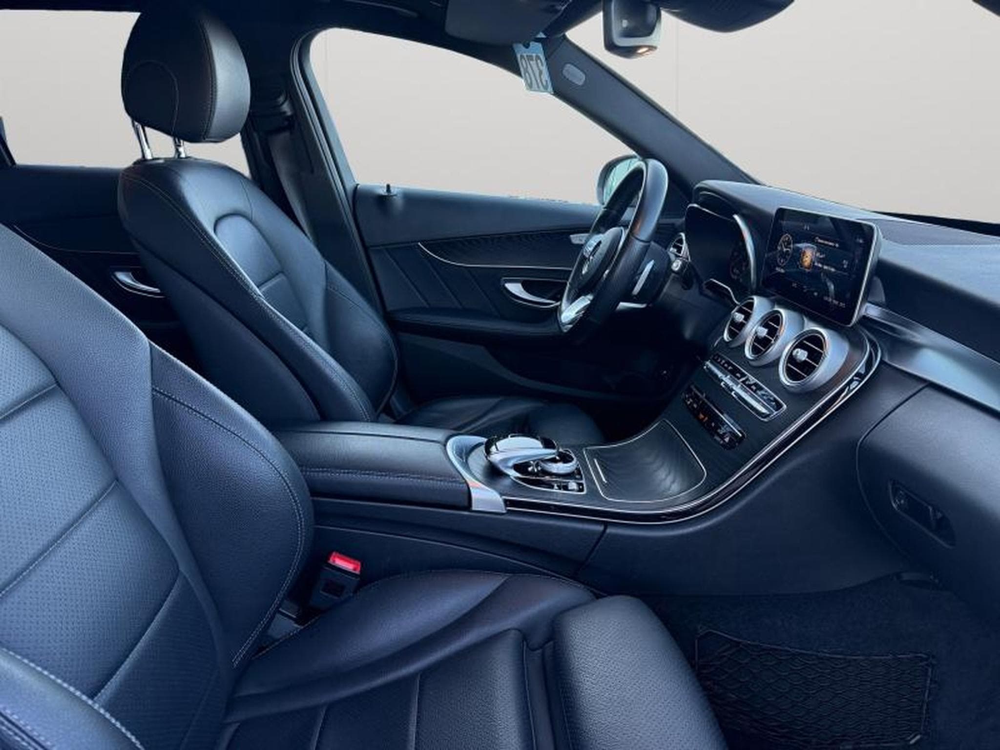 Mercedes C 200 Break AMG LINE Premium / Essence (2018) - Foto 10