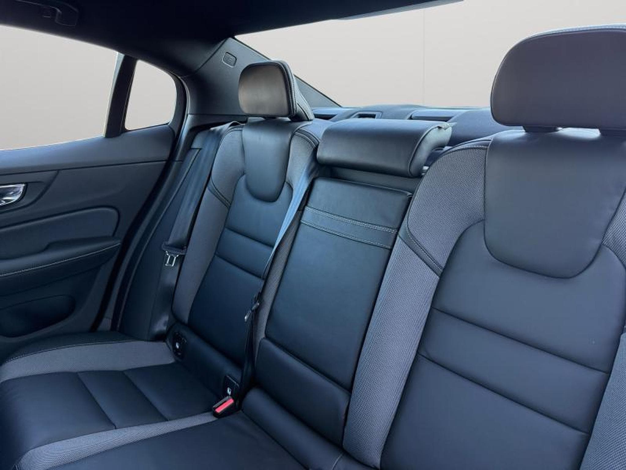 Volvo S60 T8 R-Design / Hybride (2020) - Photo 13