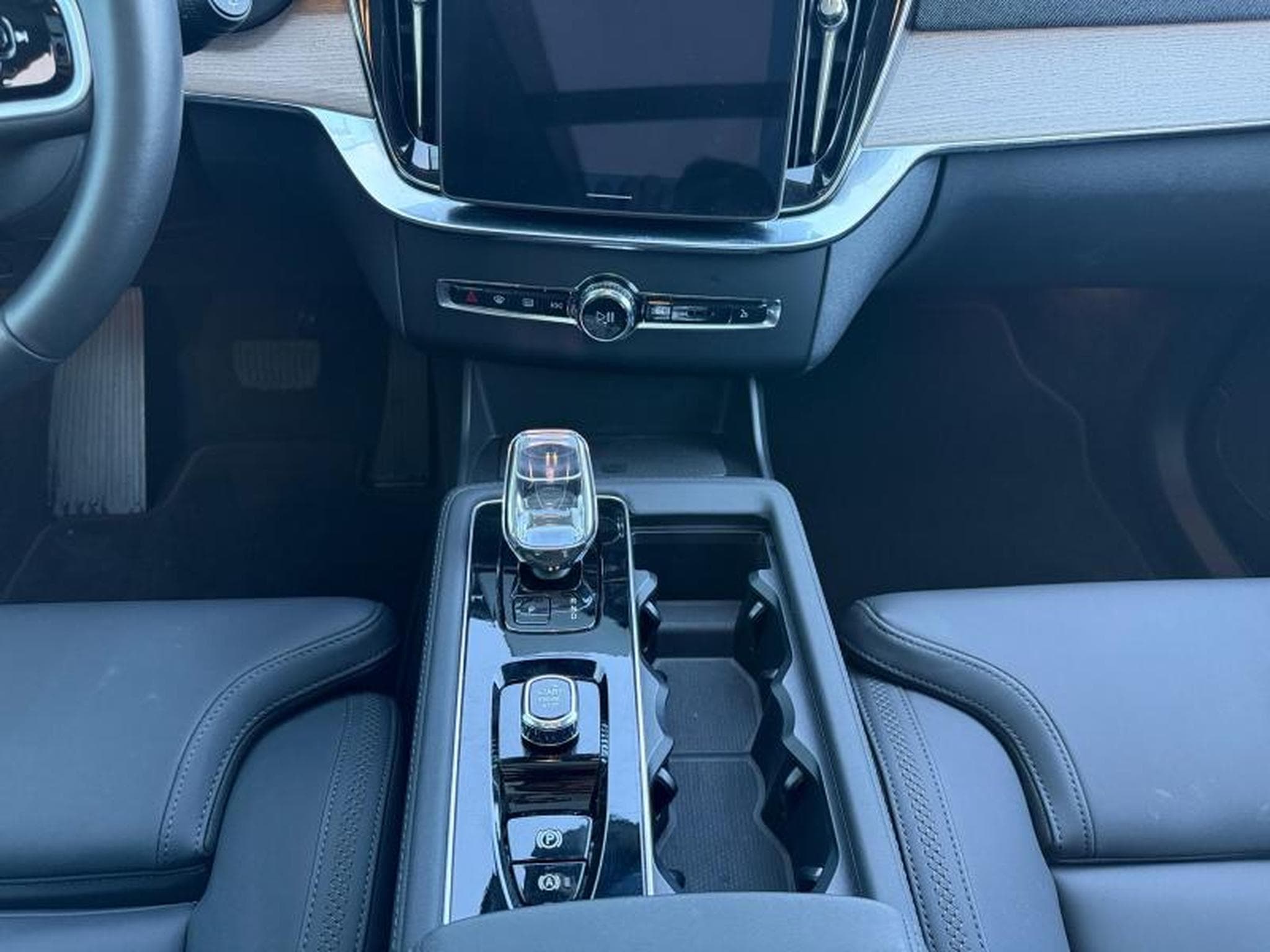 Volvo XC90 B5 Plus Bright / Essence (2025) - Photo 11