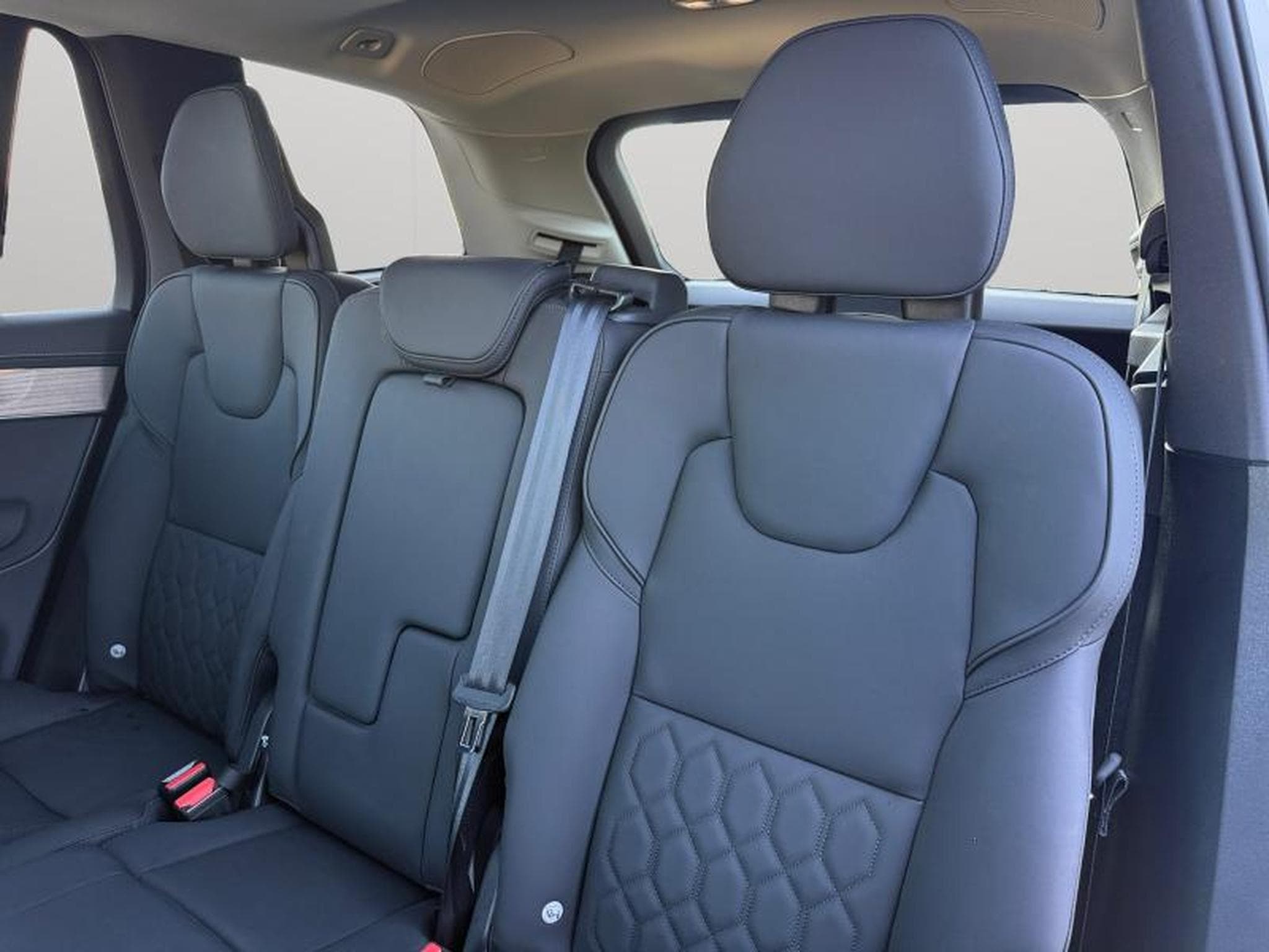 Volvo XC90 B5 Plus Bright / Essence (2025) - Photo 13