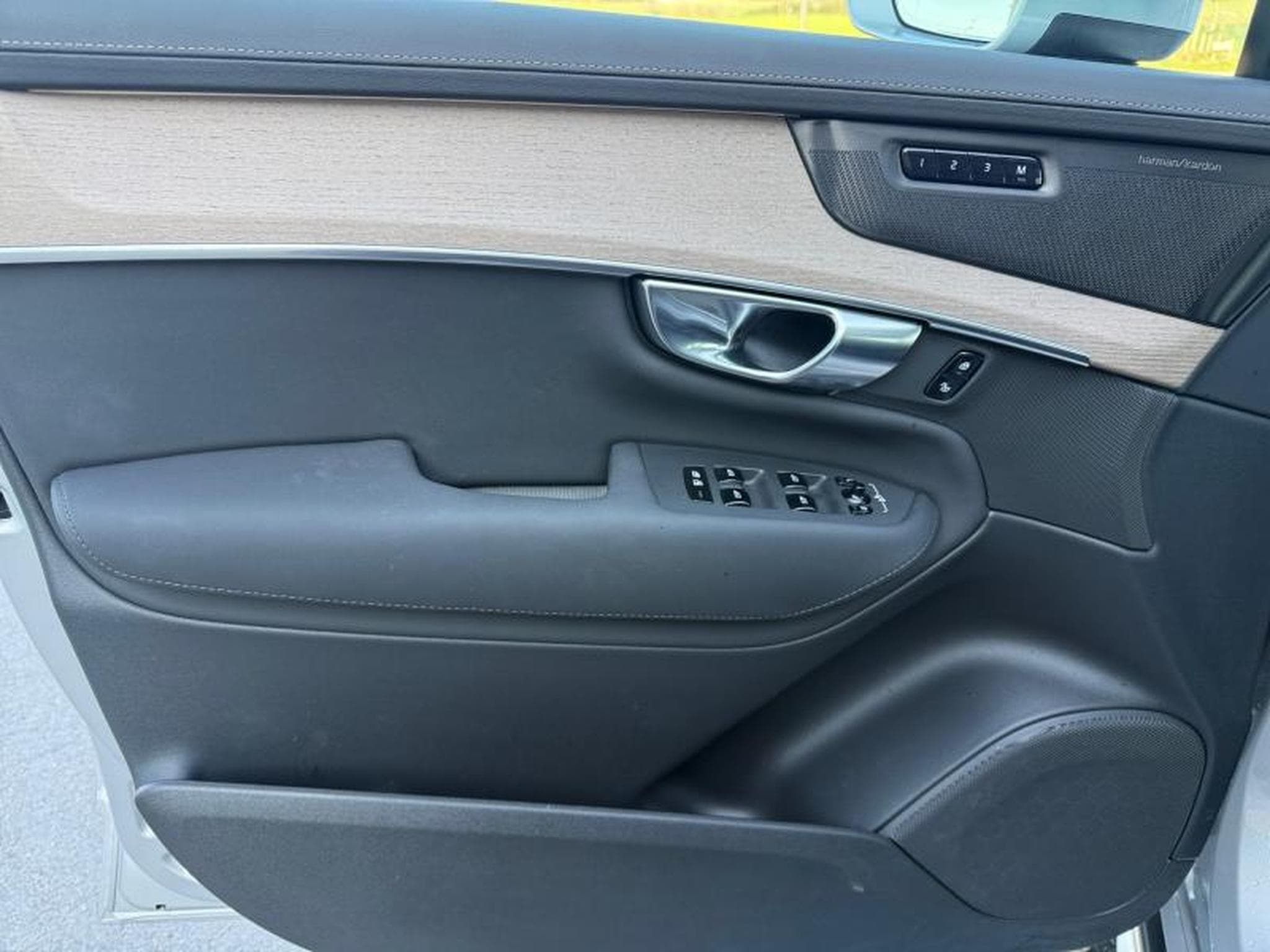 Volvo XC90 B5 Plus Bright / Essence (2025) - Photo 20