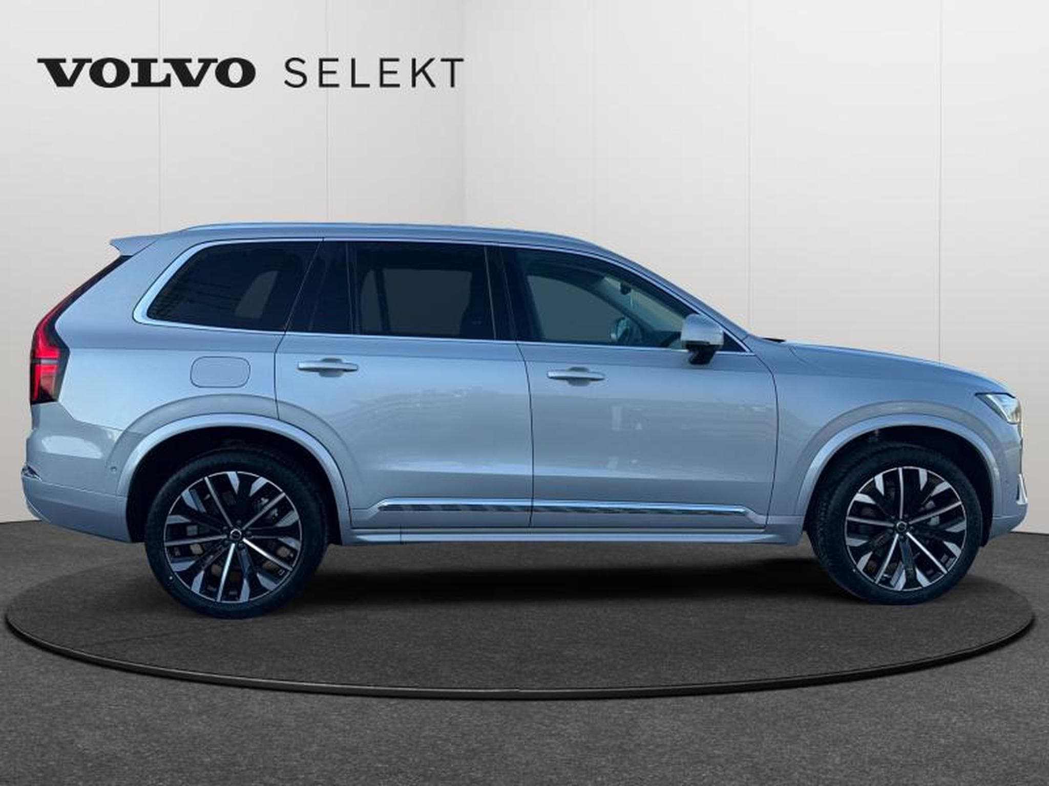 Volvo XC90 B5 Plus Bright / Essence (2025) - Photo 7