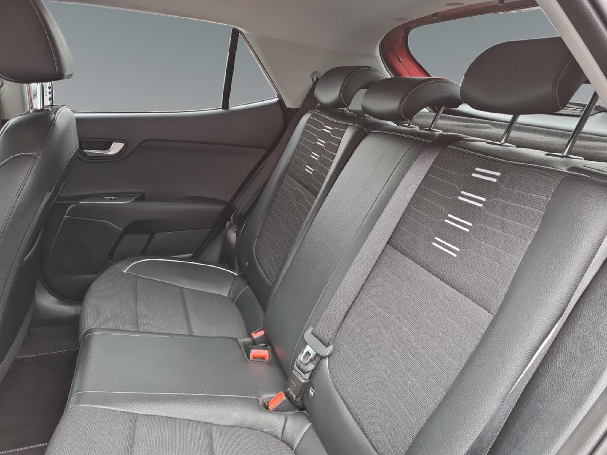 Kia Stonic GT LINE 1.0T 120 ISG MHEV 7DCT (2022) - Photo 14