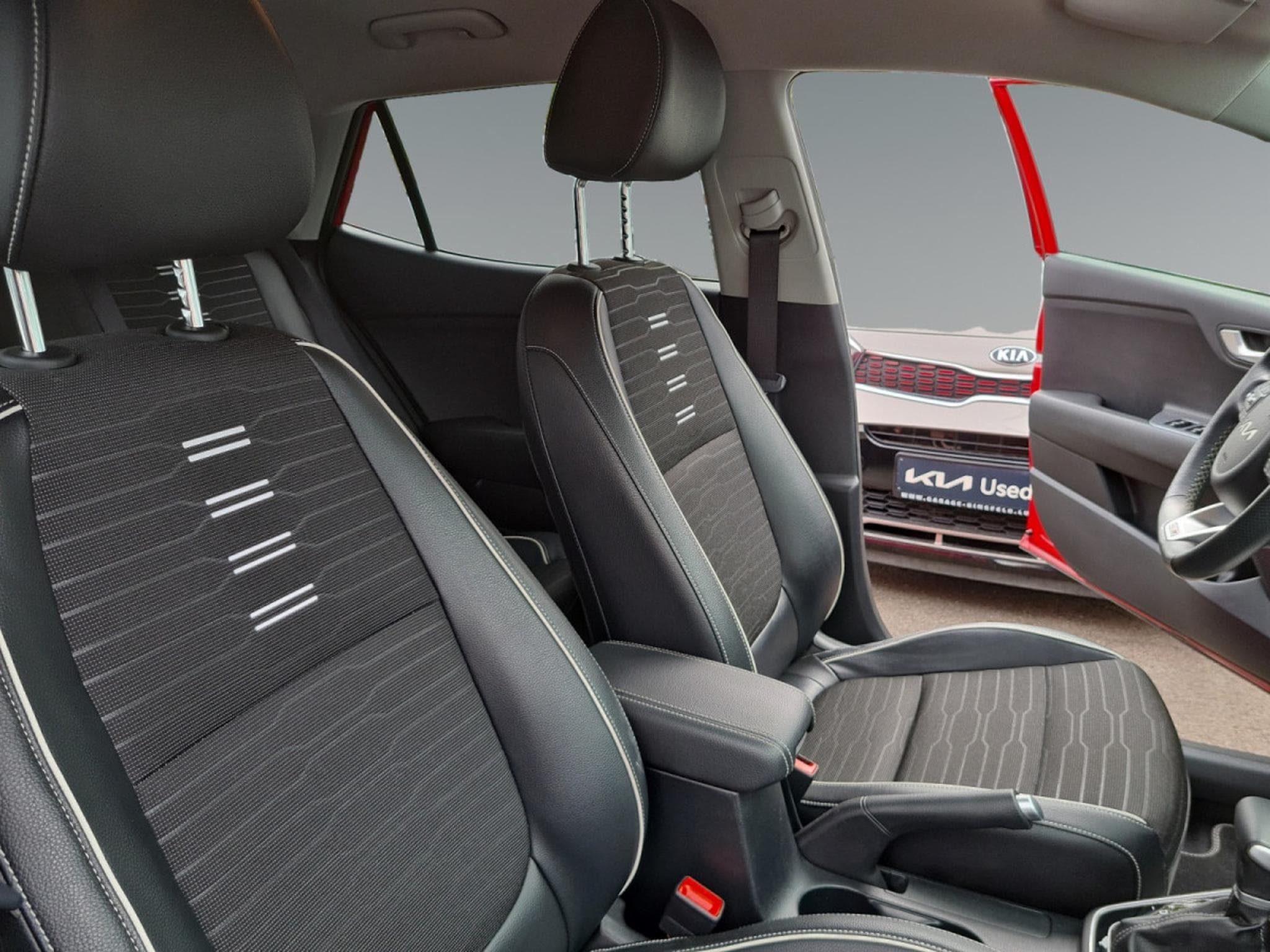 Kia Stonic GT LINE 1.0T 120 ISG MHEV 7DCT (2022) - Photo 15