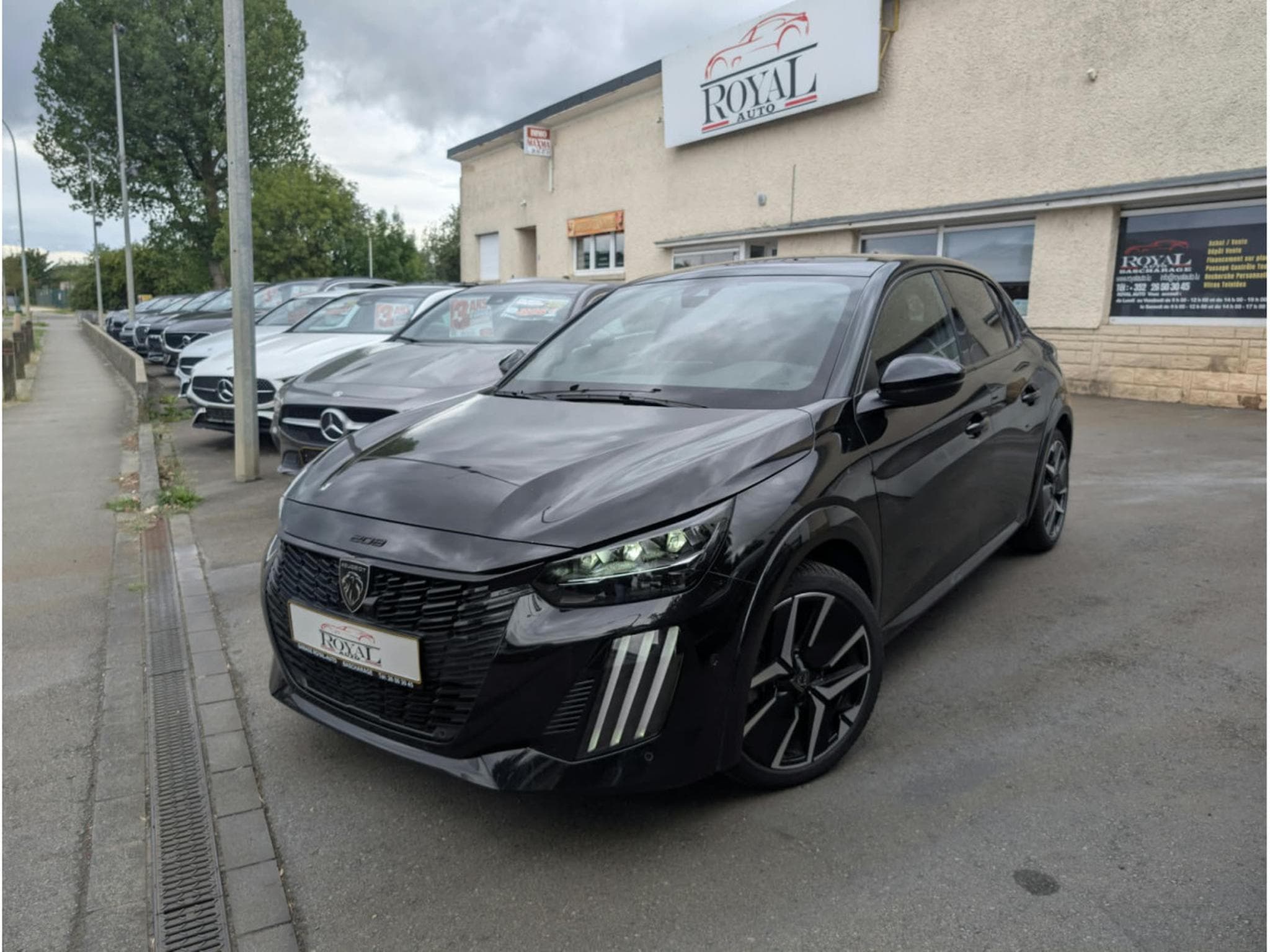 Peugeot 208 GT LINE BLACK EDITION 1.2 PURETECH (2024) - Photo 5