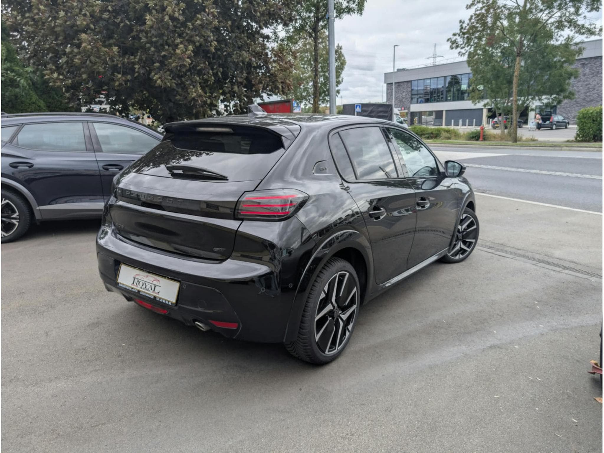Peugeot 208 GT LINE BLACK EDITION 1.2 PURETECH (2024) - Photo 3