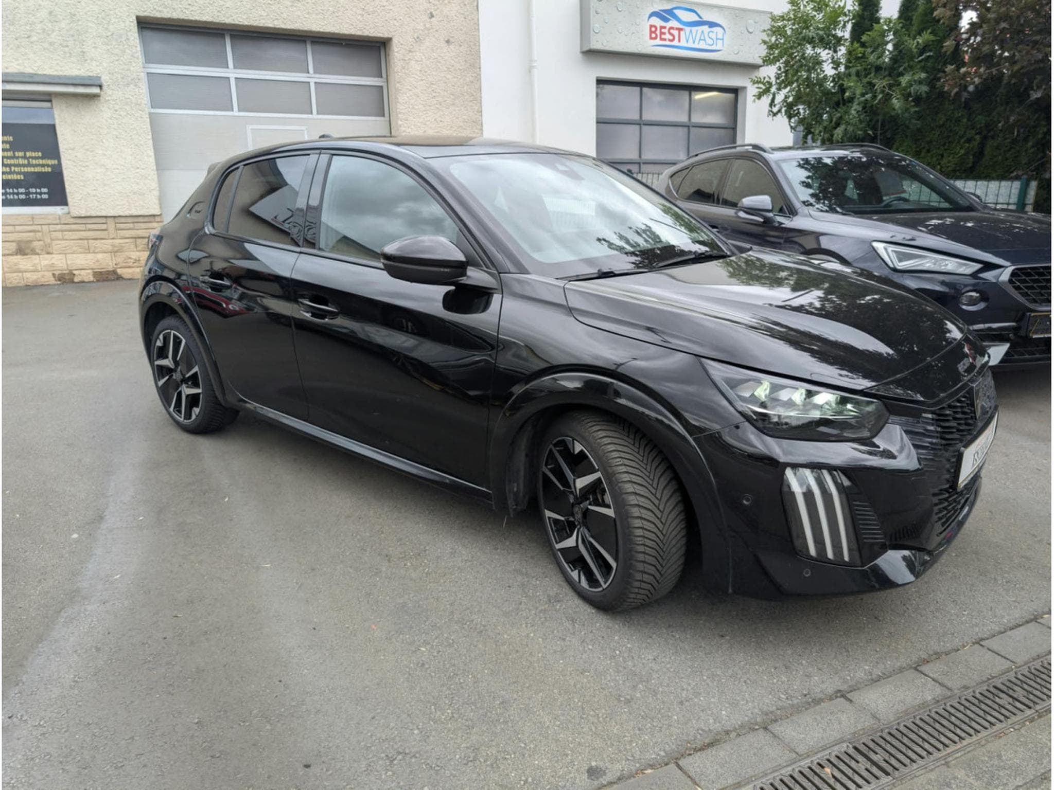 Peugeot 208 GT LINE BLACK EDITION 1.2 PURETECH (2024) - Photo 6