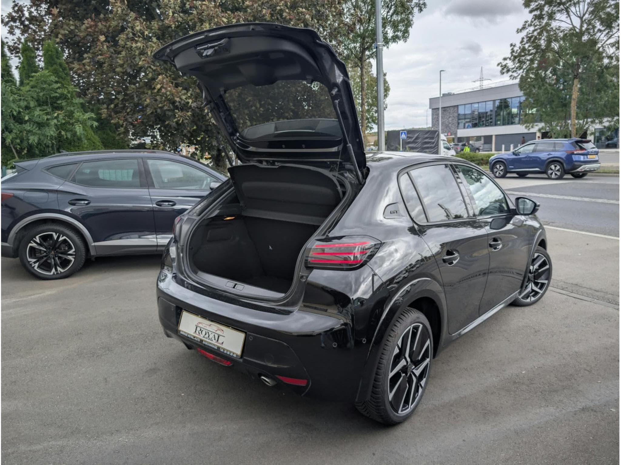 Peugeot 208 GT LINE BLACK EDITION 1.2 PURETECH (2024) - Photo 13