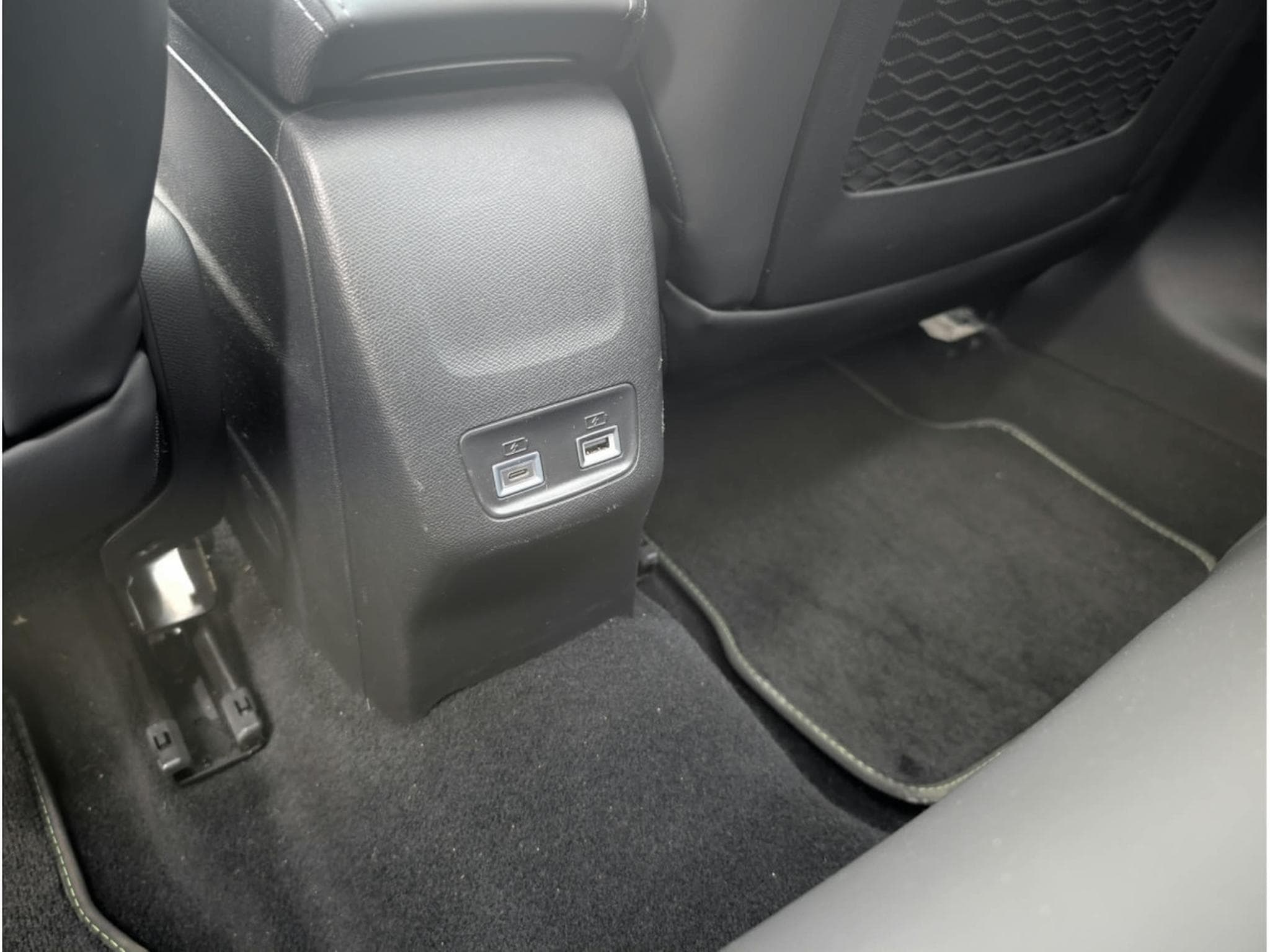 Peugeot 208 GT LINE BLACK EDITION 1.2 PURETECH (2024) - Photo 14