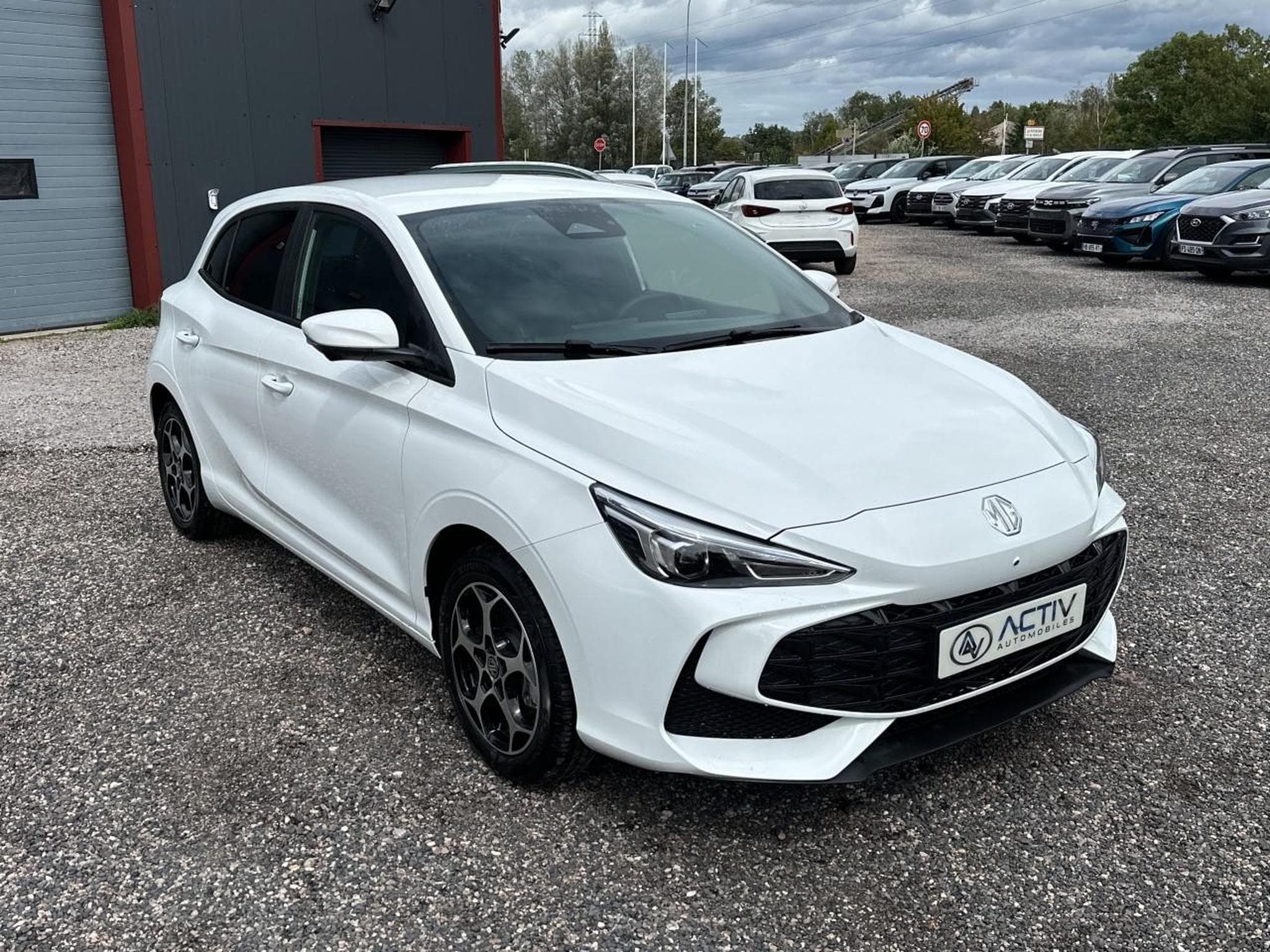 MG MG3 1.5 HYBRID+ 195 LUXURY (2026) - Photo 3