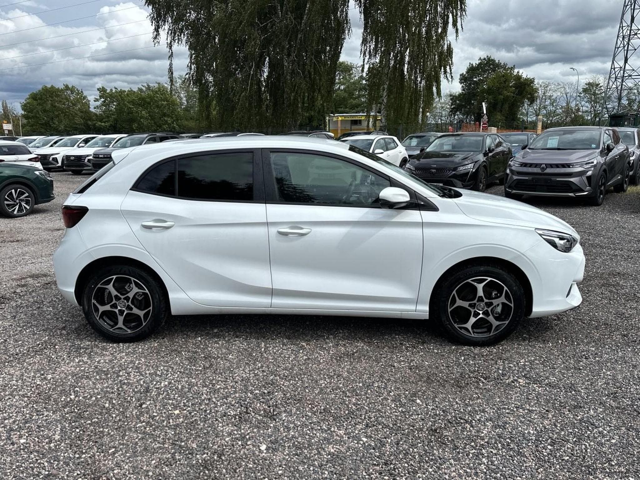MG MG3 1.5 HYBRID+ 195 LUXURY (2026) - Photo 4