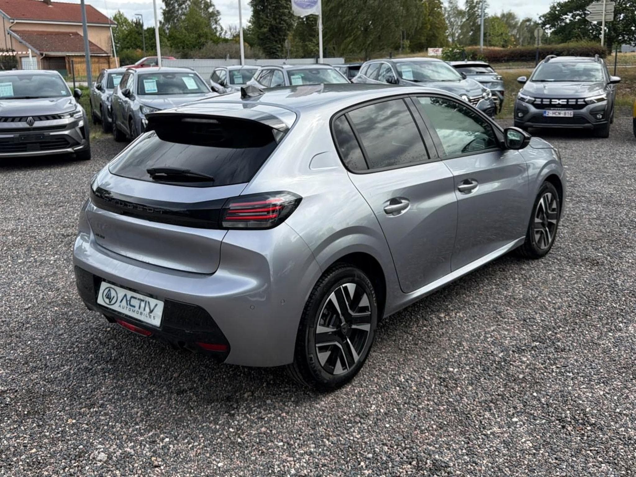 Peugeot 208 1.2 100 ALLURE (2025) - Photo 5