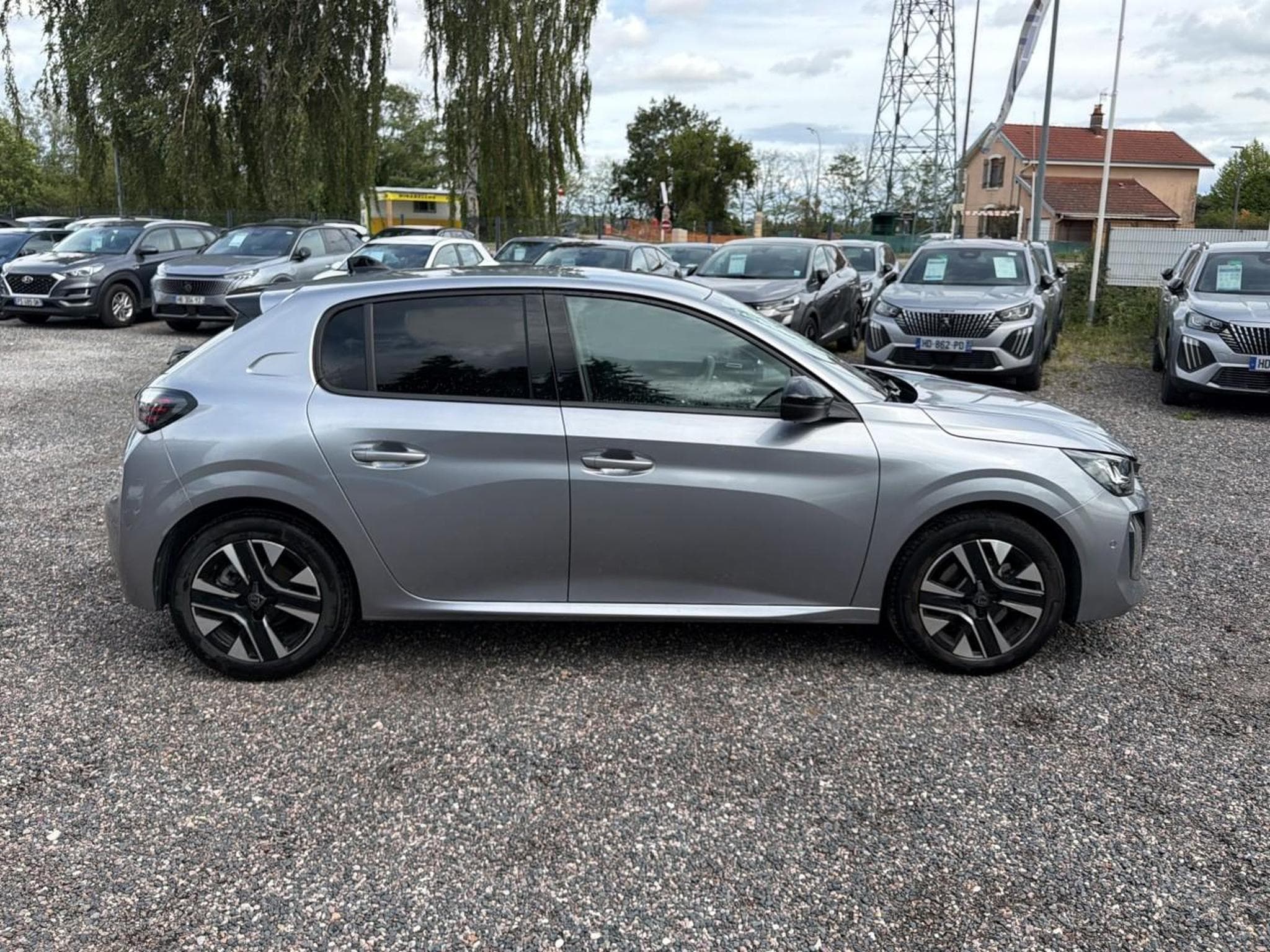 Peugeot 208 1.2 100 ALLURE (2025) - Photo 4