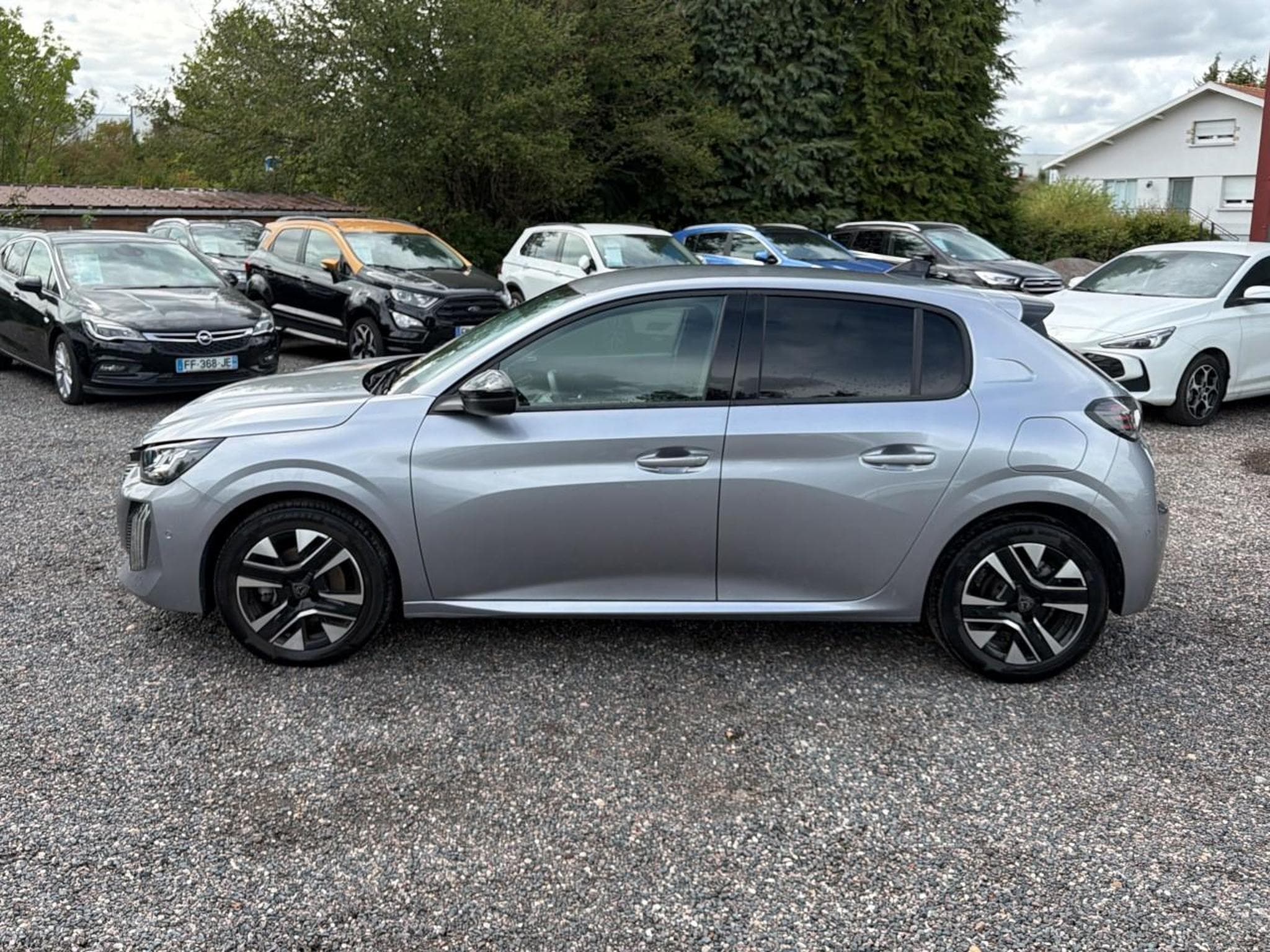 Peugeot 208 1.2 100 ALLURE (2025) - Photo 8
