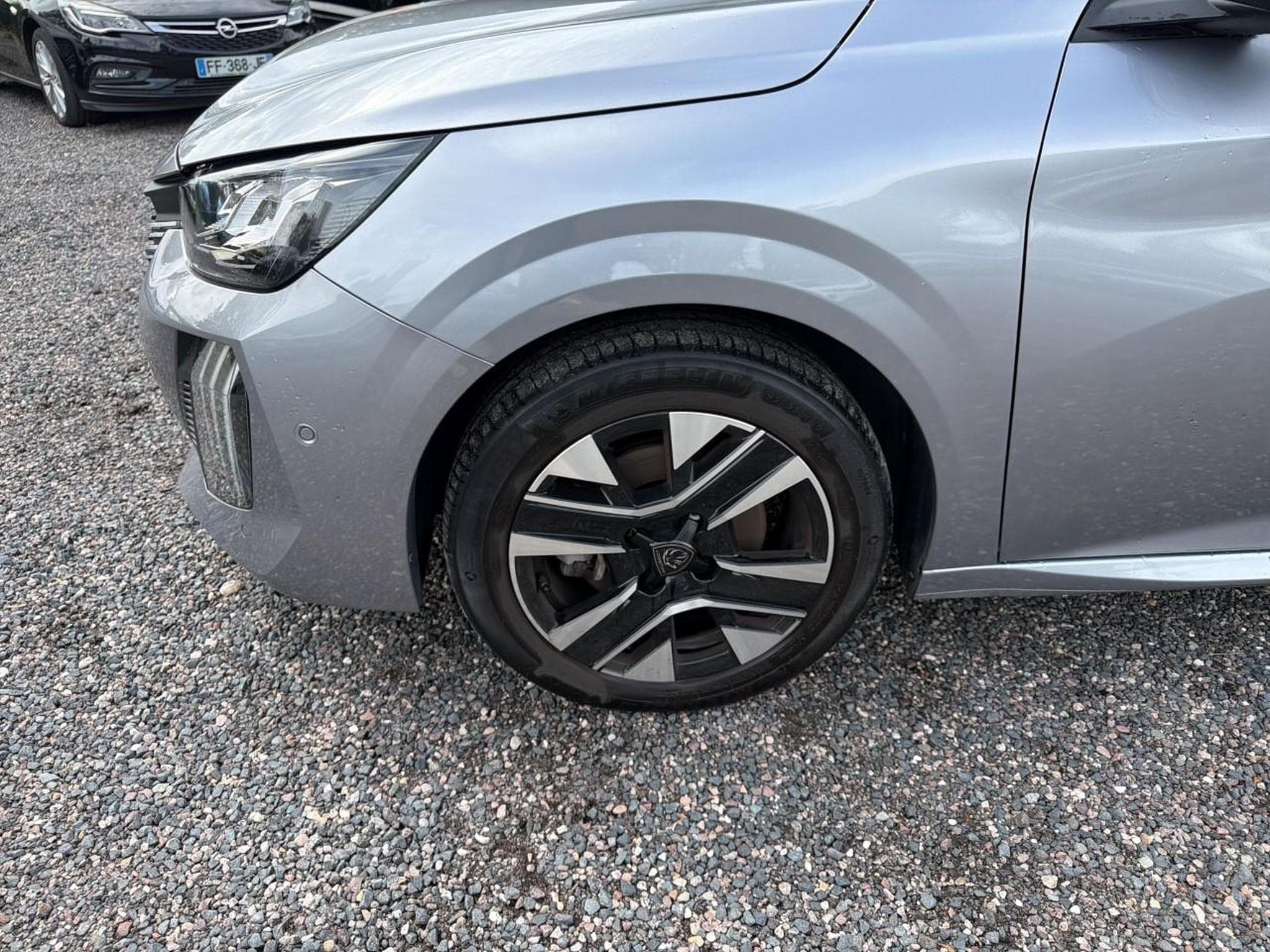 Peugeot 208 1.2 100 ALLURE (2025) - Photo 9