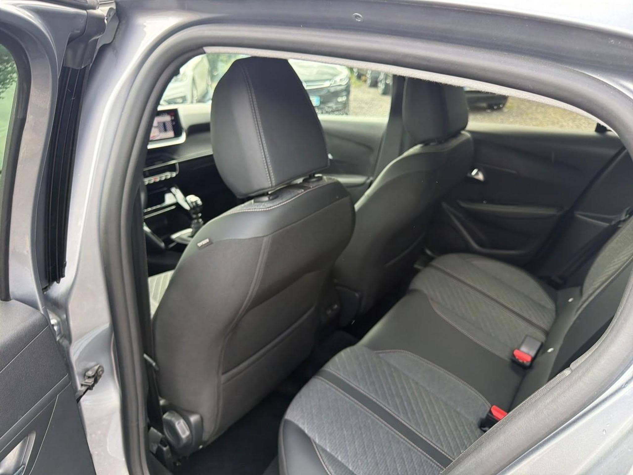 Peugeot 208 1.2 100 ALLURE (2025) - Photo 13