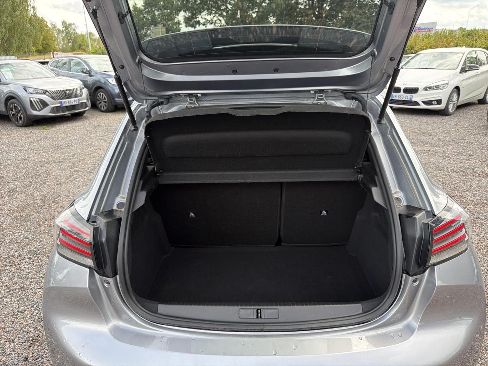 Peugeot 208 1.2 100 ALLURE (2025) - Photo 15