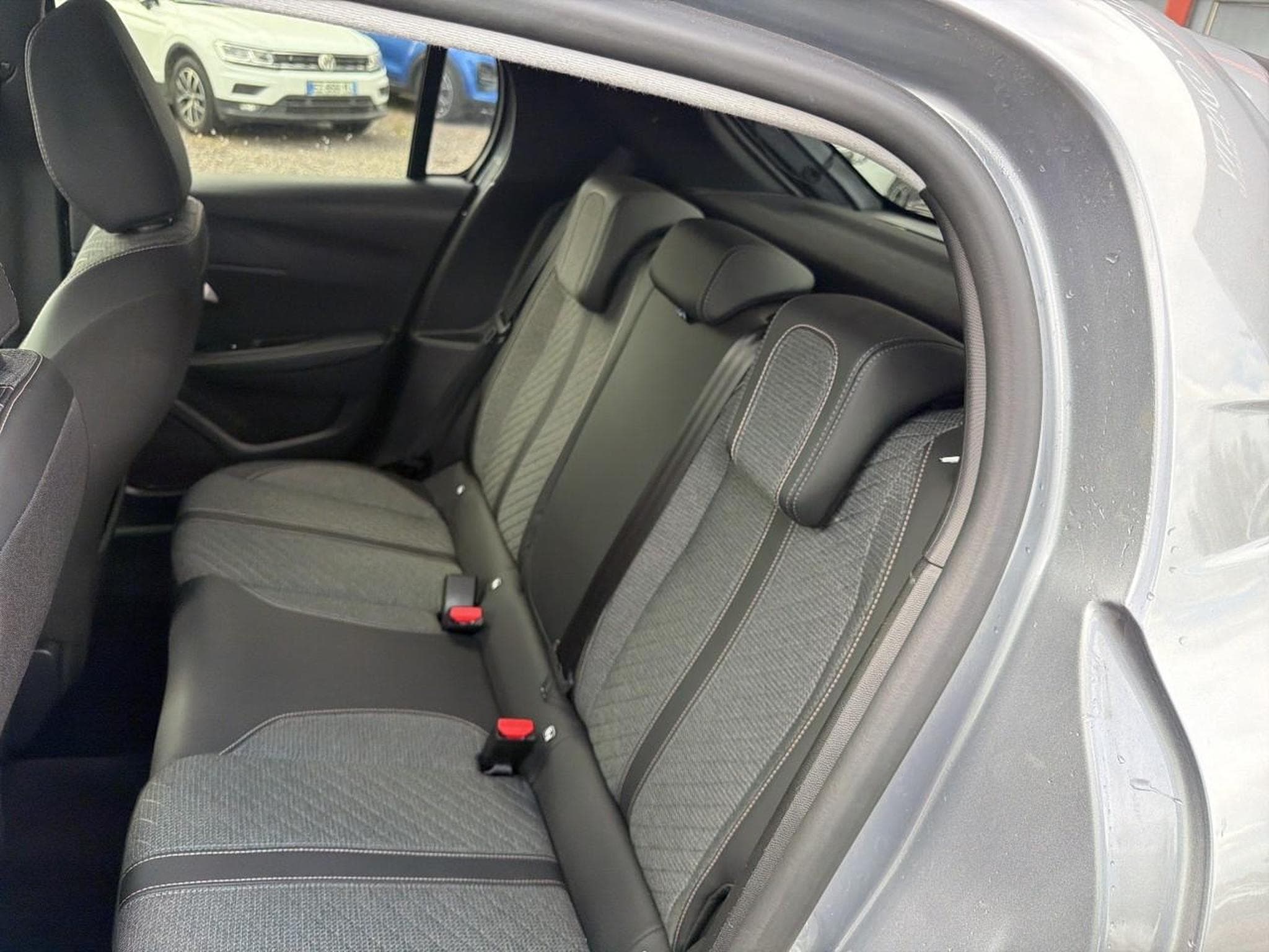 Peugeot 208 1.2 100 ALLURE (2025) - Photo 14