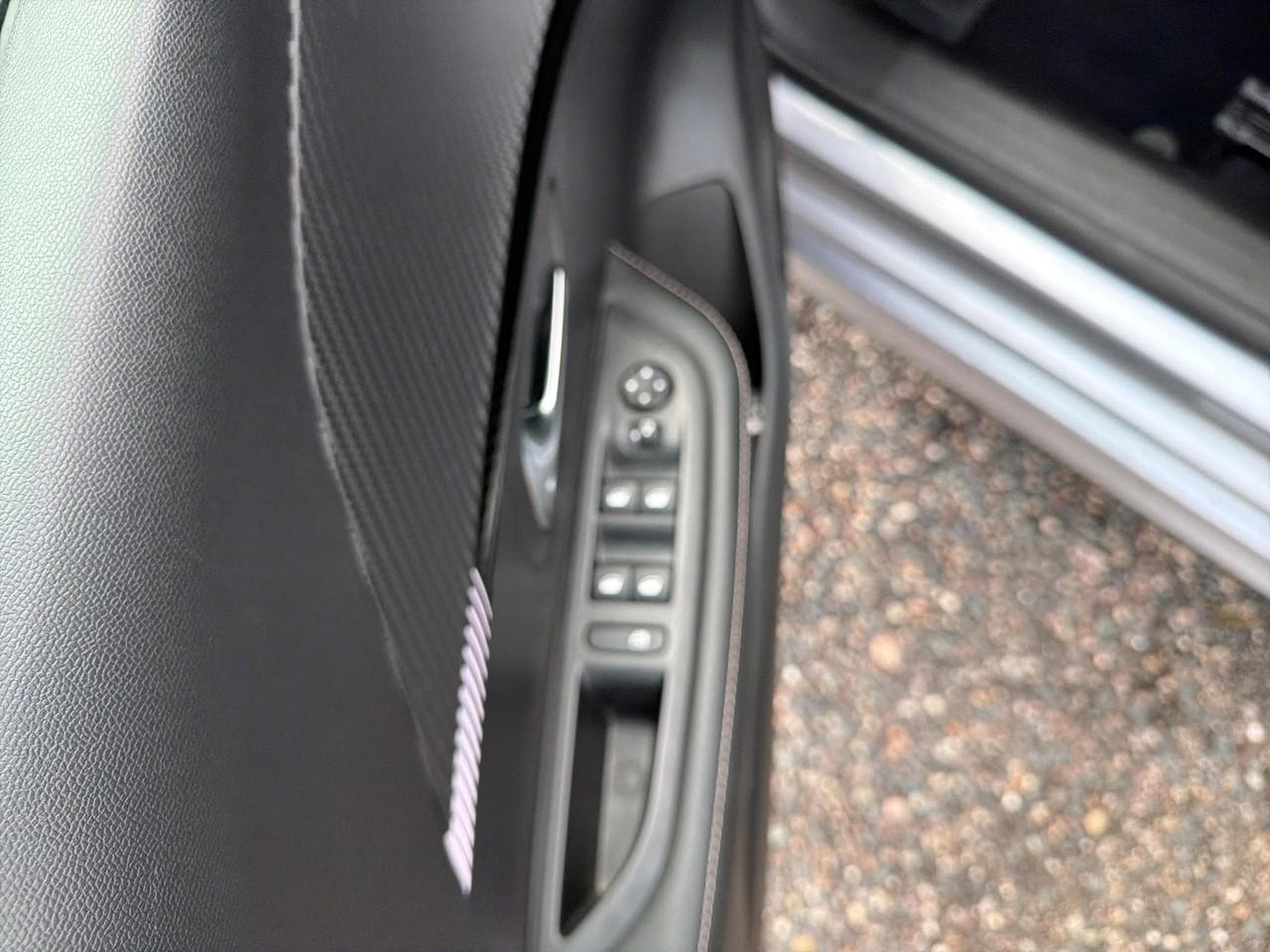 Peugeot 208 1.2 100 ALLURE (2025) - Photo 16