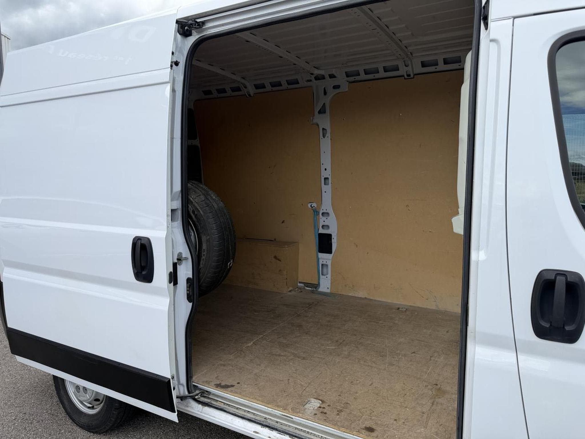 Citroen JUMPER FG 30 L2H2 2.2 BLUEHDI 140 S&S DRIVER (2021) - Photo 12