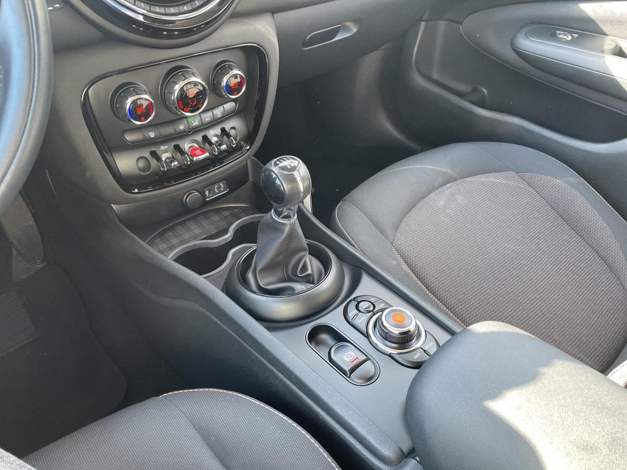Mini CLUBMAN COOPER D 150 BUSINESS (2017) - Photo 18