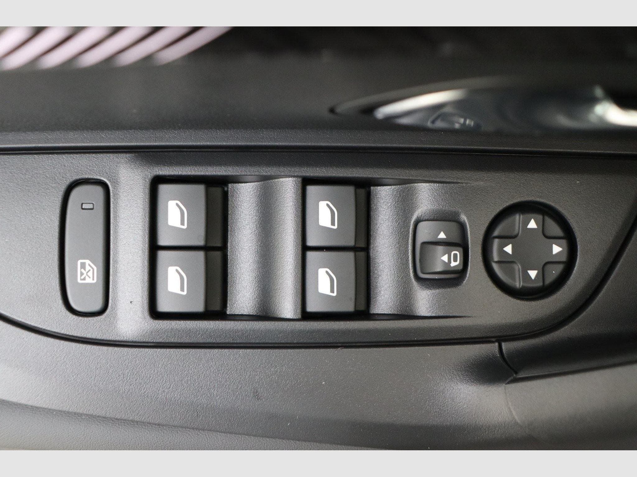 Peugeot 2008 Turbo 100 ch BVM6 Allure (2026) - Photo 17