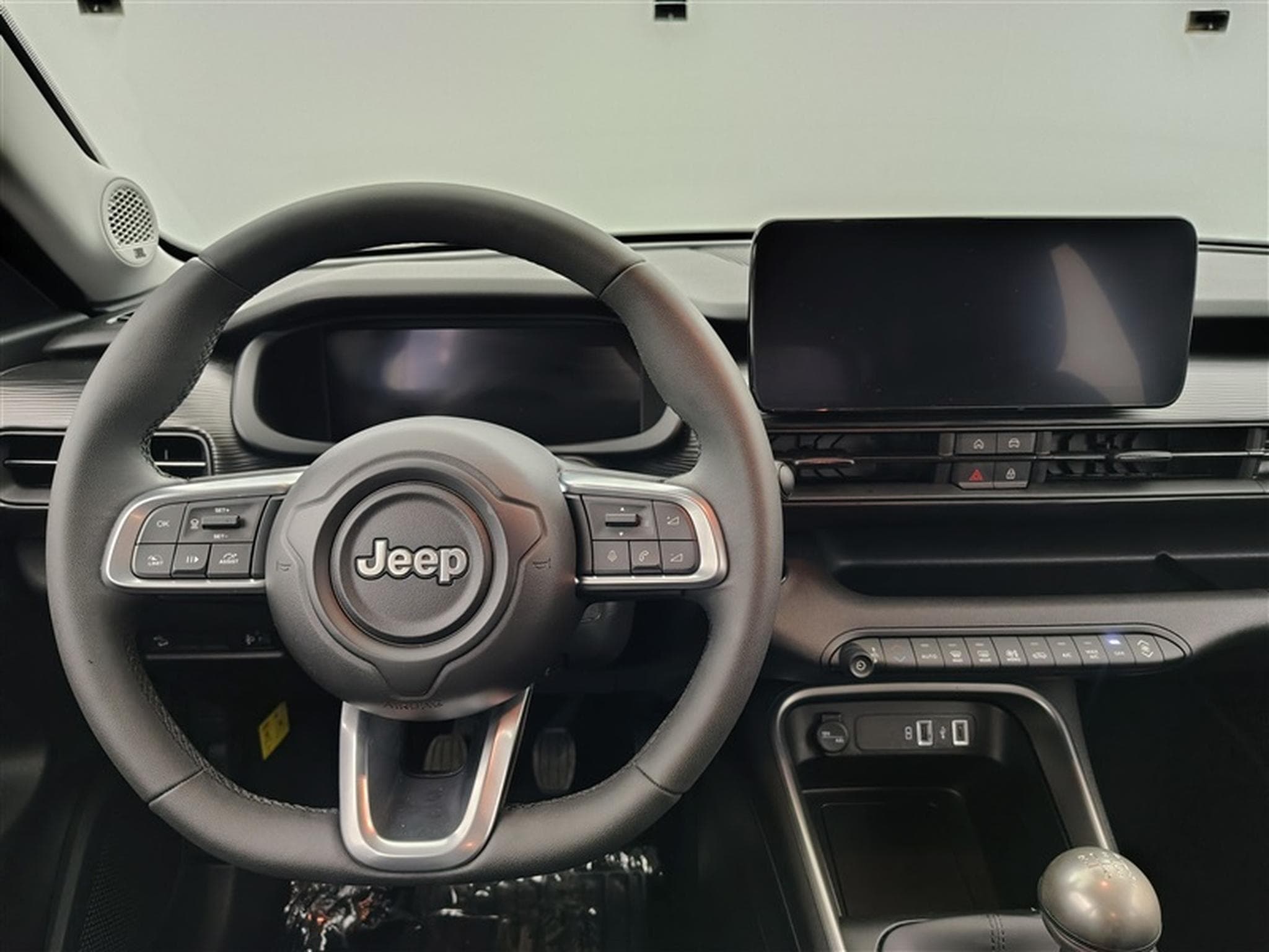 Jeep Avenger 1.2 Turbo 100cv Altitude NAVI / FULL LED / CUIR PARTIEL /CAM (2025) - Foto 9