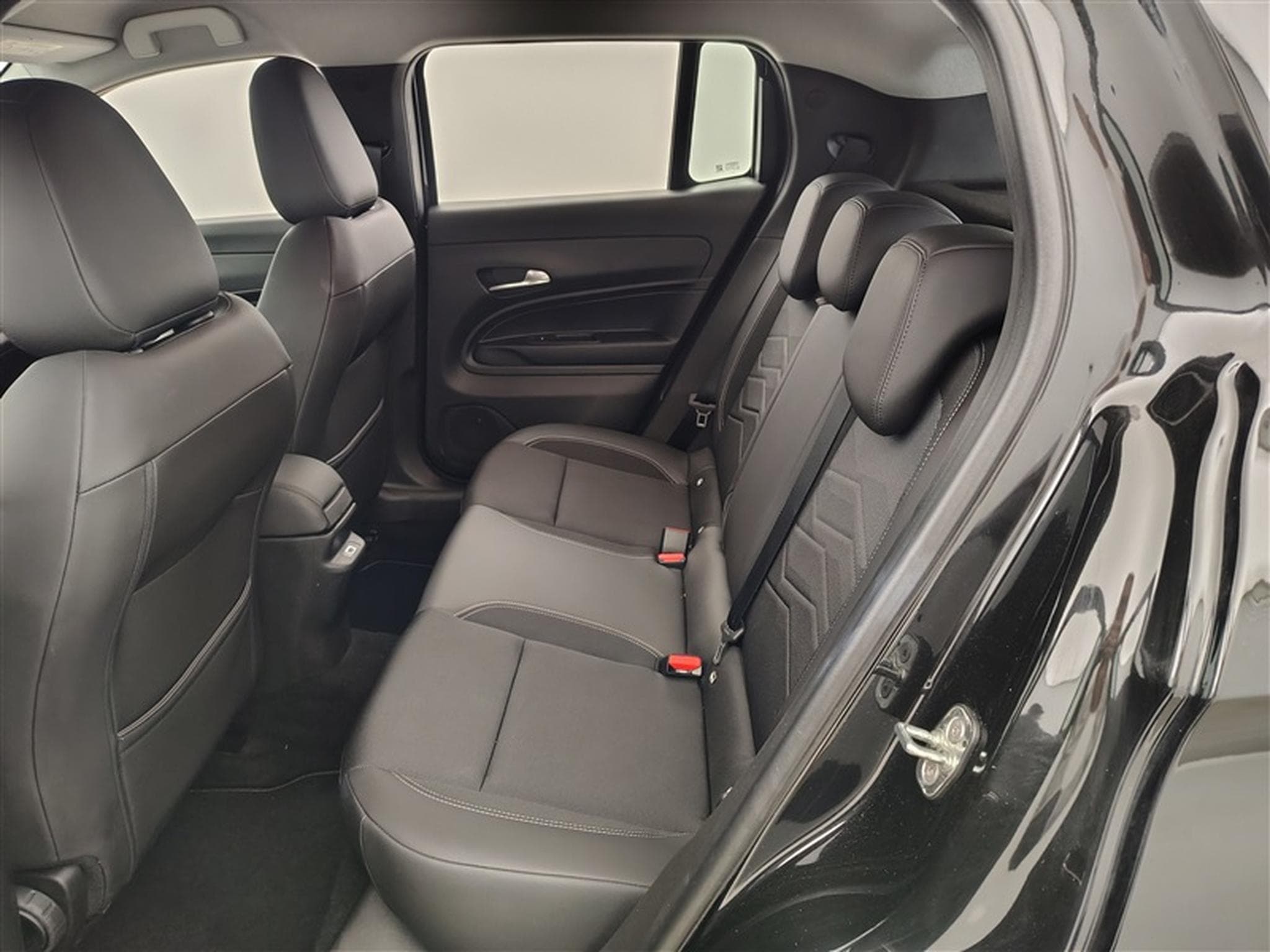 Jeep Avenger 1.2 Turbo 100cv Altitude NAVI / FULL LED / CUIR PARTIEL /CAM (2025) - Foto 13