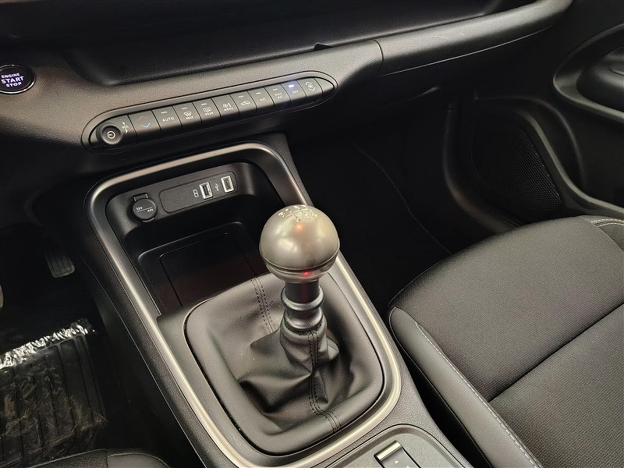 Jeep Avenger 1.2 Turbo 100cv Altitude NAVI / FULL LED / CUIR PARTIEL /CAM (2025) - Foto 12