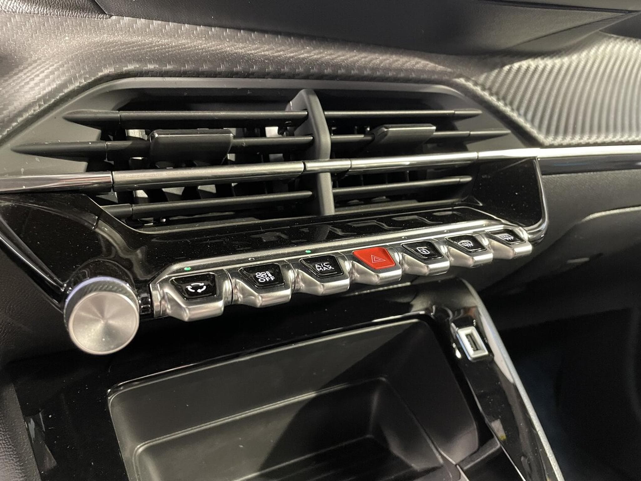 Peugeot 208 1.2 ESSENCE 75 CV ALLURE STYLE CARPLAY 5P (2023) - Foto 4