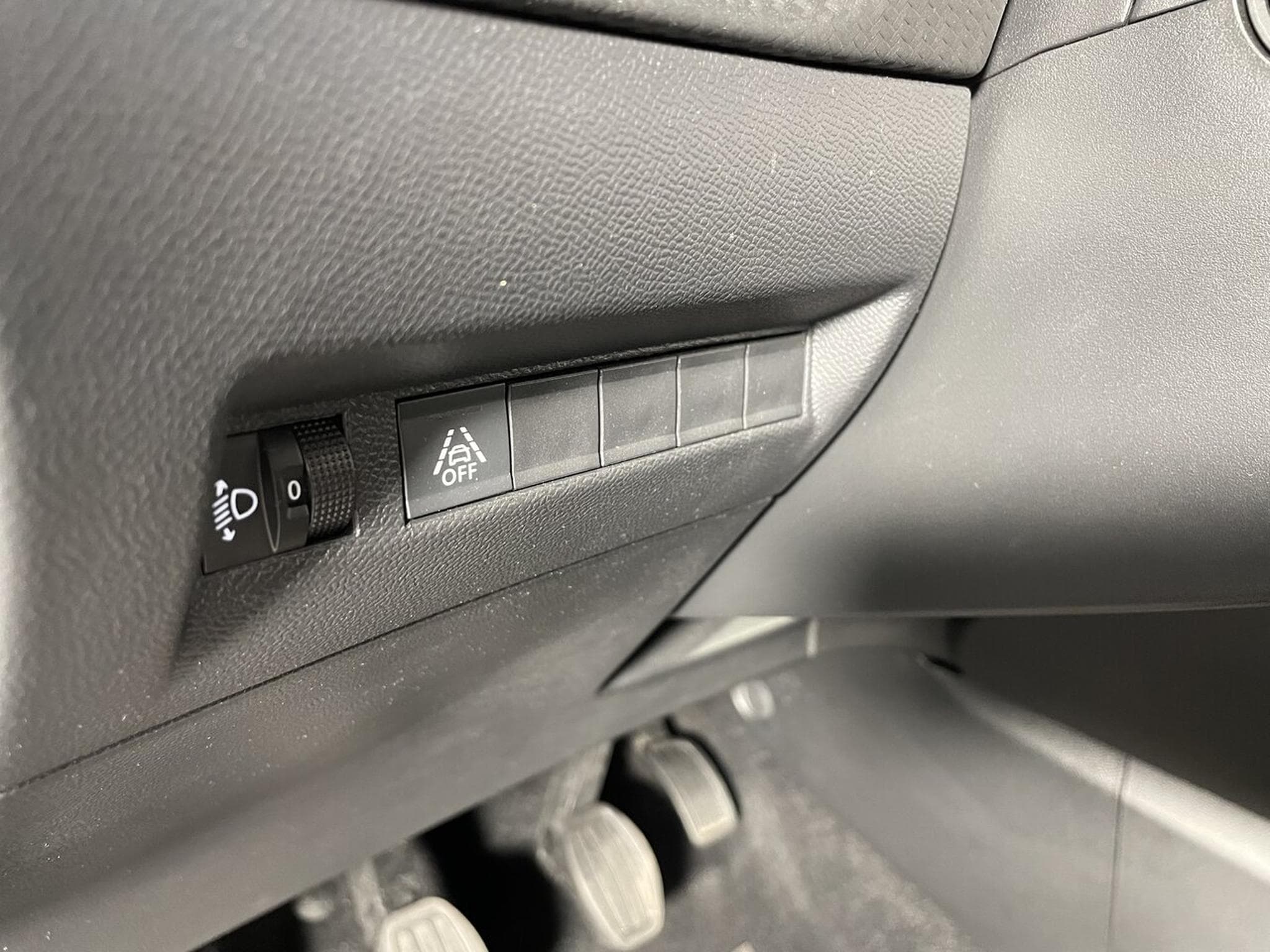 Peugeot 208 1.2 ESSENCE 75 CV ALLURE STYLE CARPLAY 5P (2023) - Foto 6