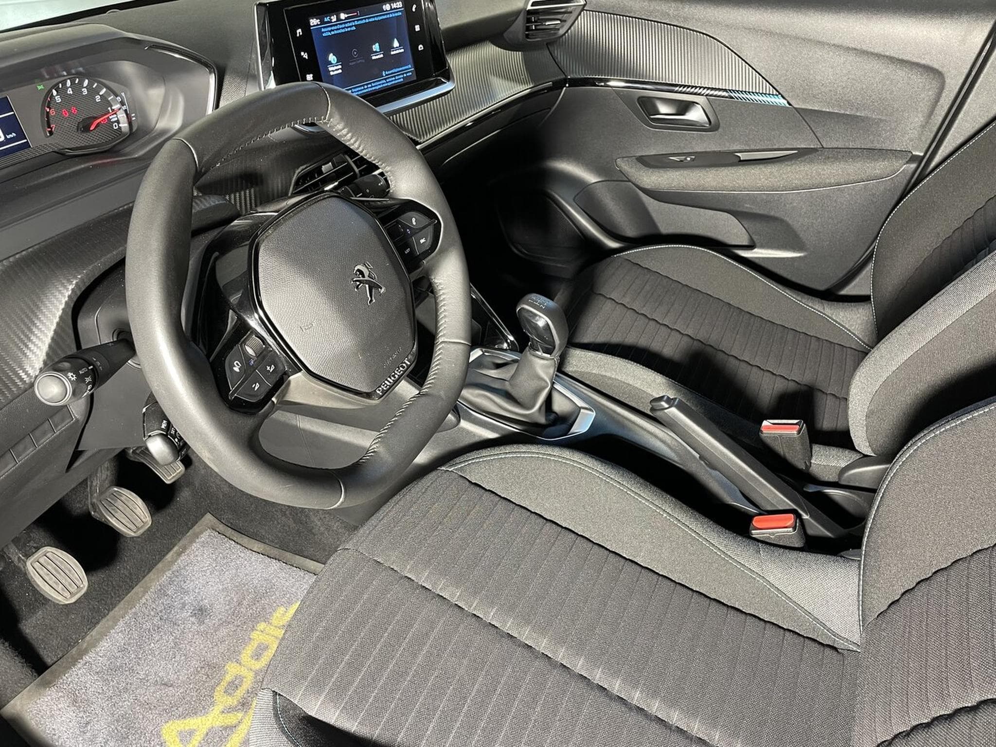 Peugeot 208 1.2 ESSENCE 75 CV ALLURE STYLE CARPLAY 5P (2023) - Foto 9
