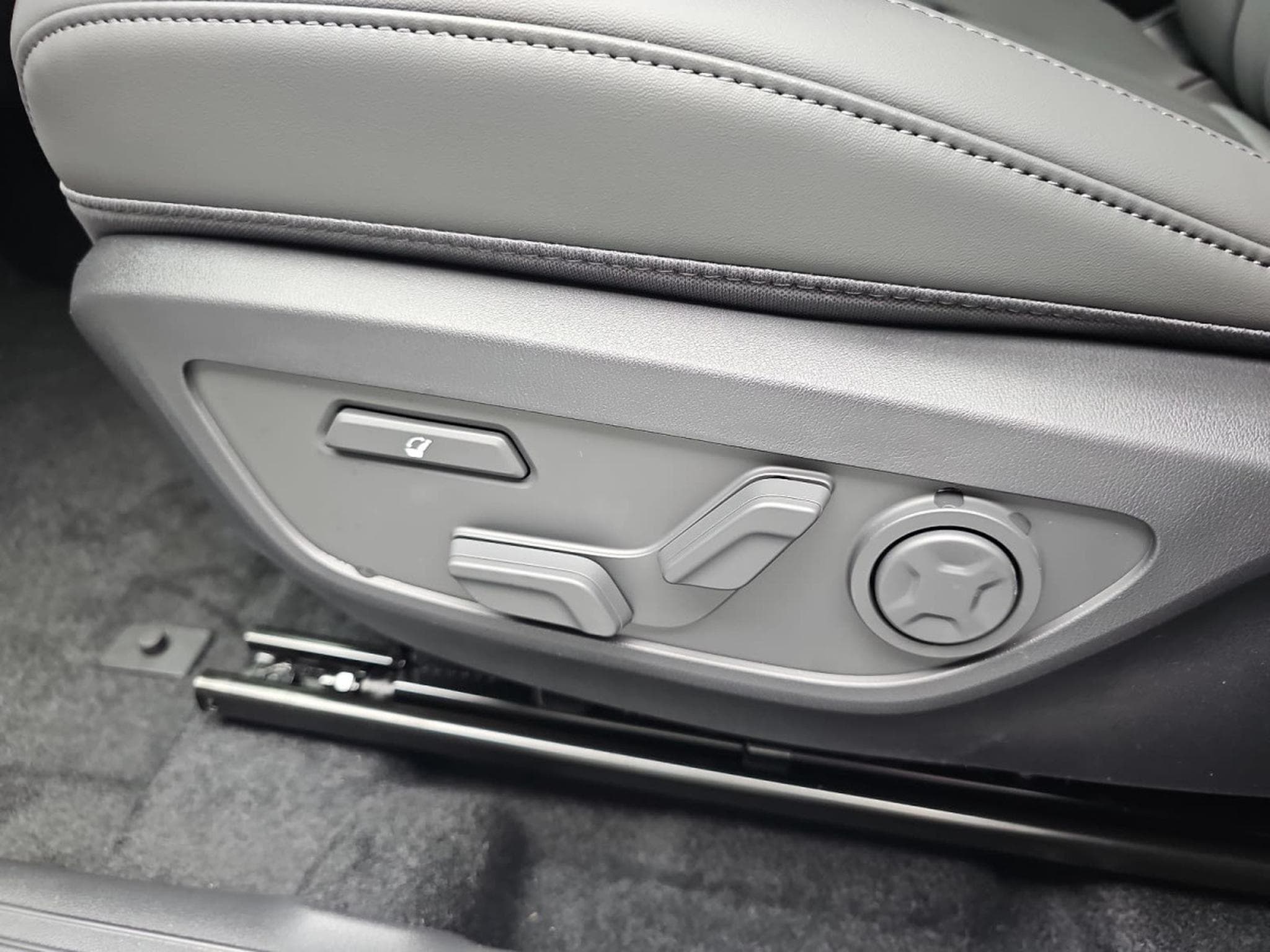 Kia Seltos 1.6 T-GDI 180 DCT AWD X-LINE (2026) - Foto 19
