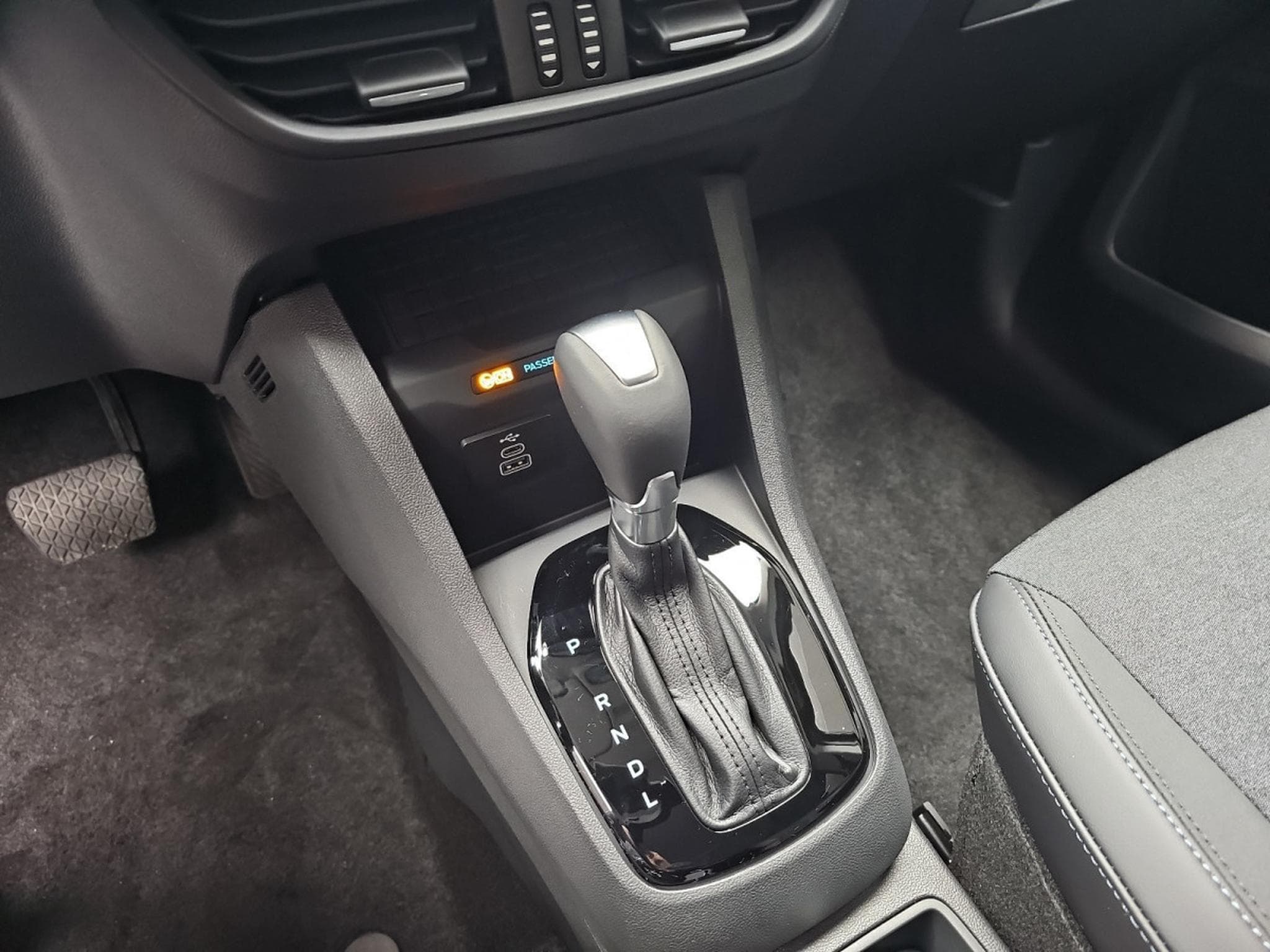 Ford Tourneo 1.0i Ecoboost 126 Active Automatik (2026) - Photo 11